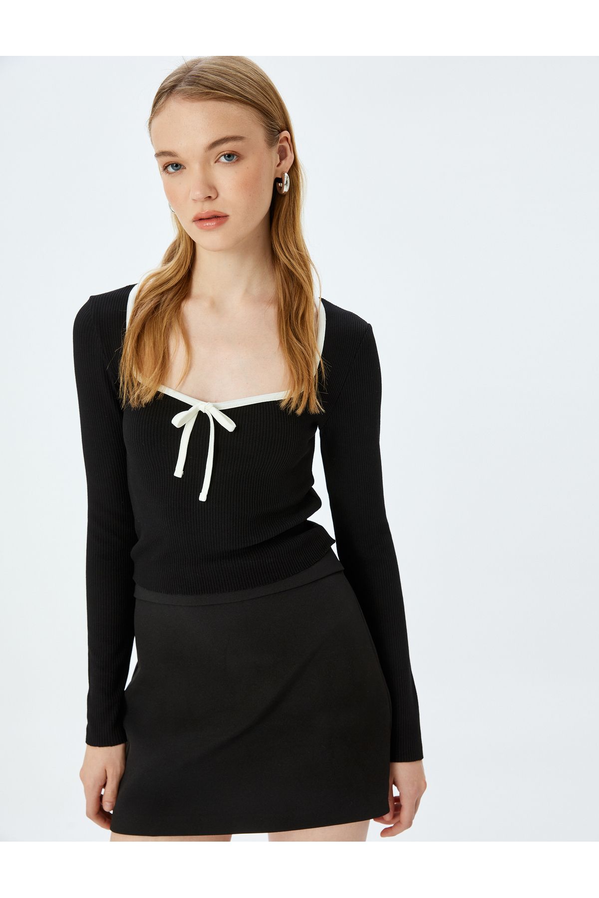Koton Yeni Sezon Kalp Yaka Fiyonk Detaylı Fitilli Uzun Kollu Slim Fit Bluz