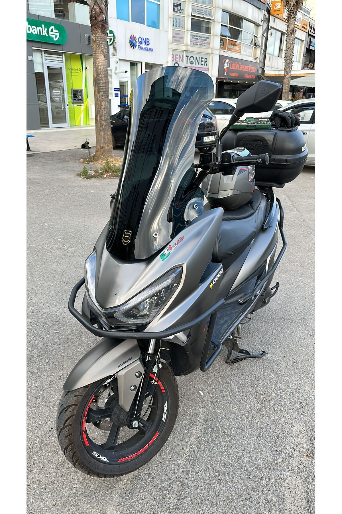RKS Newlight PRO Siperlik Ön Cam 2023-2025 Model 68cm Siyah Renkli 4mm ORTA BOYLU