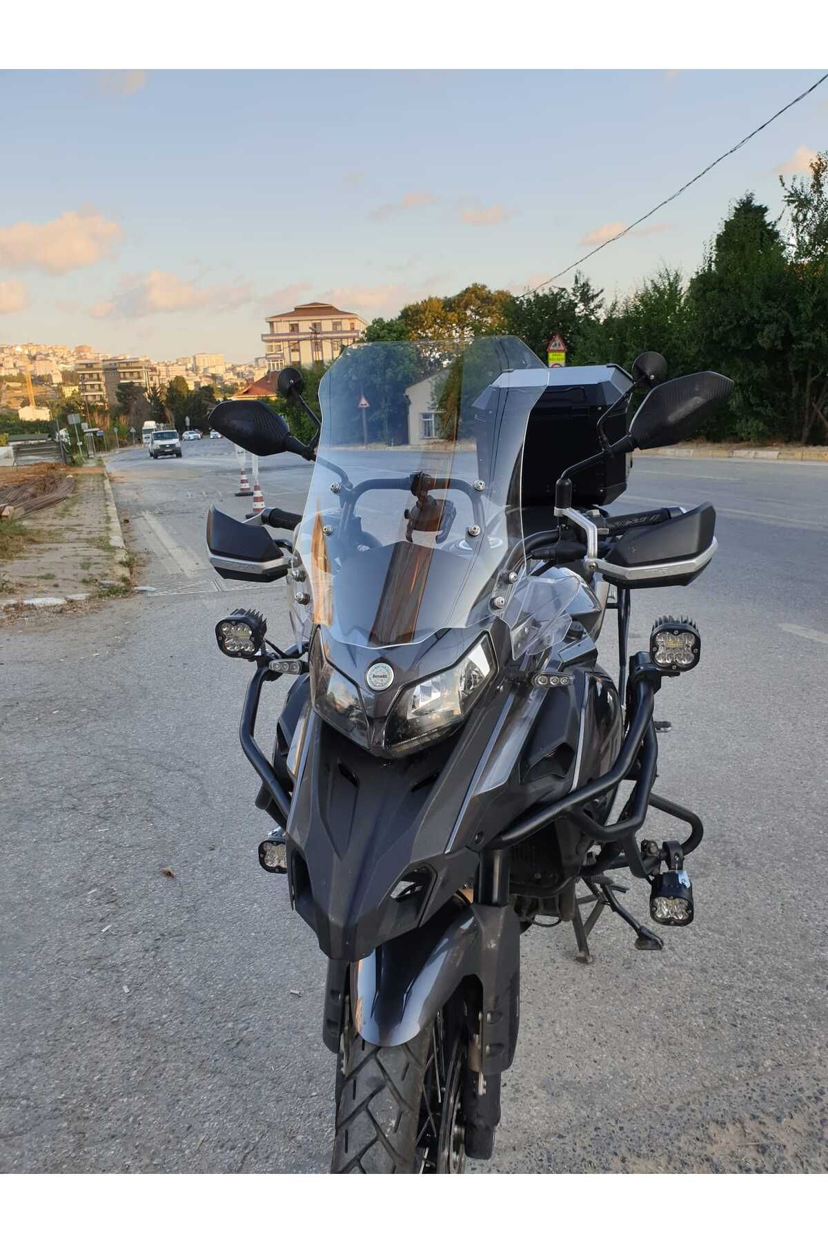 Benelli TRK 502 X Siperlik Ön Cam 2017-2025 Model 54cm Şeffaf Renkli 4mm UZUN CAM