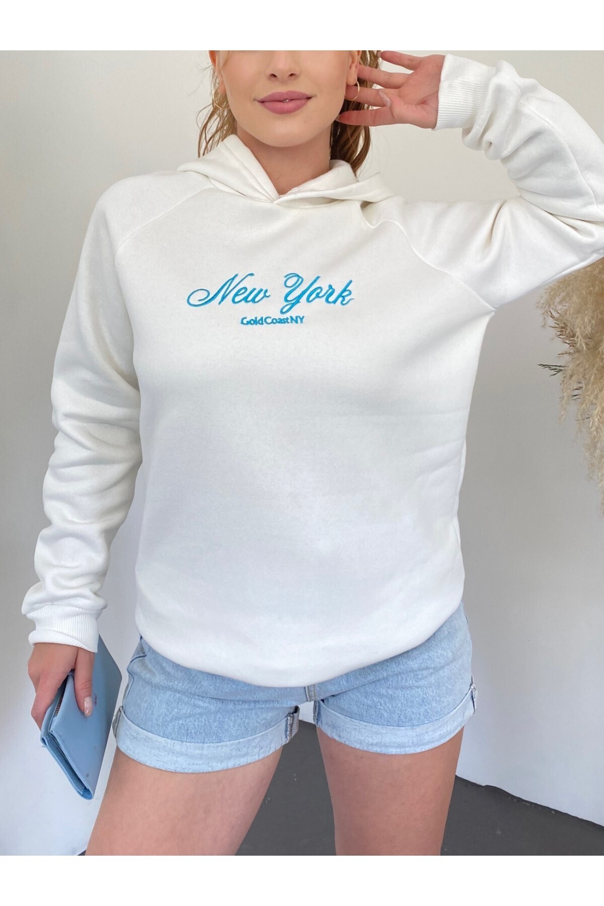 Modamorfo-Sweatshirt mit bestickter Vorderseite und Kapuze – weiß 4