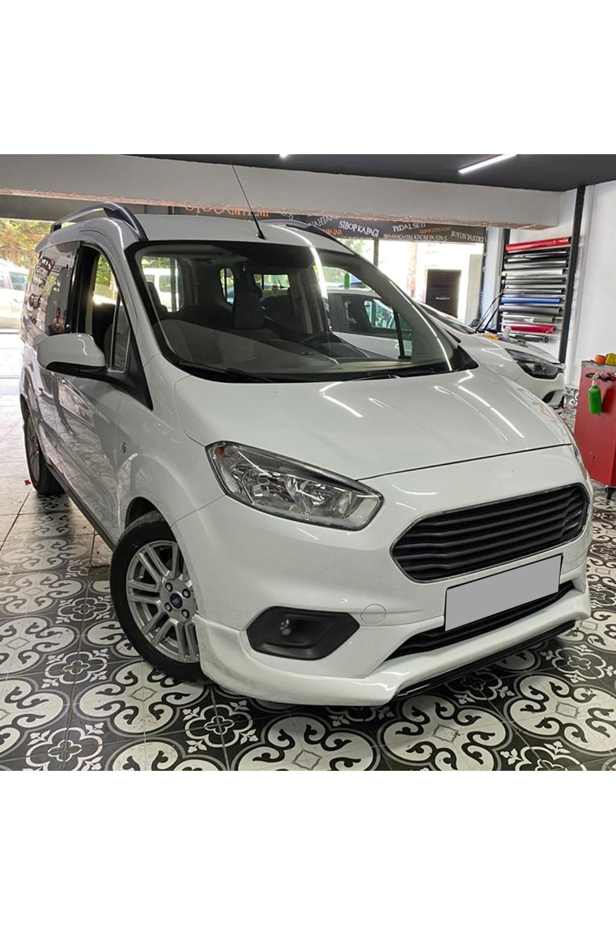Ford Tourneo Courier 2018-2023 Makyajlı Kasa uyumlu Boyasız plastik Servis Model Ön Ek