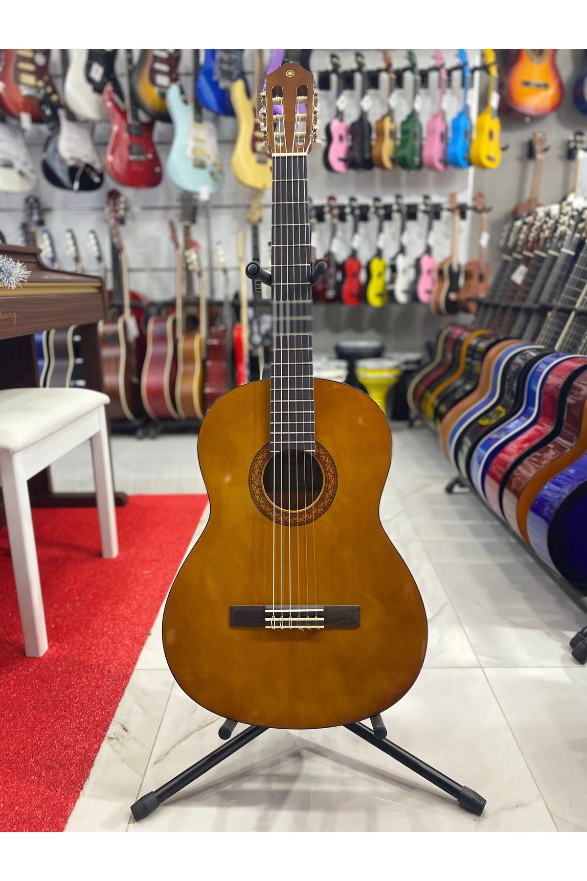 GMC MUSIC STORE GMC - Yamaha C40 Klasik Gitar ( Kılıf ve Pena HEDİYELİ )