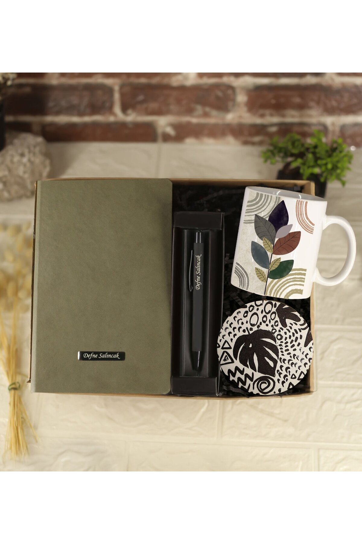 gagga Kişiye Özel Desenli Defter & Kişiye Özel Tükenmez Kalem & Kupa & Ahşap Bardak Altlığı Hediye Seti
