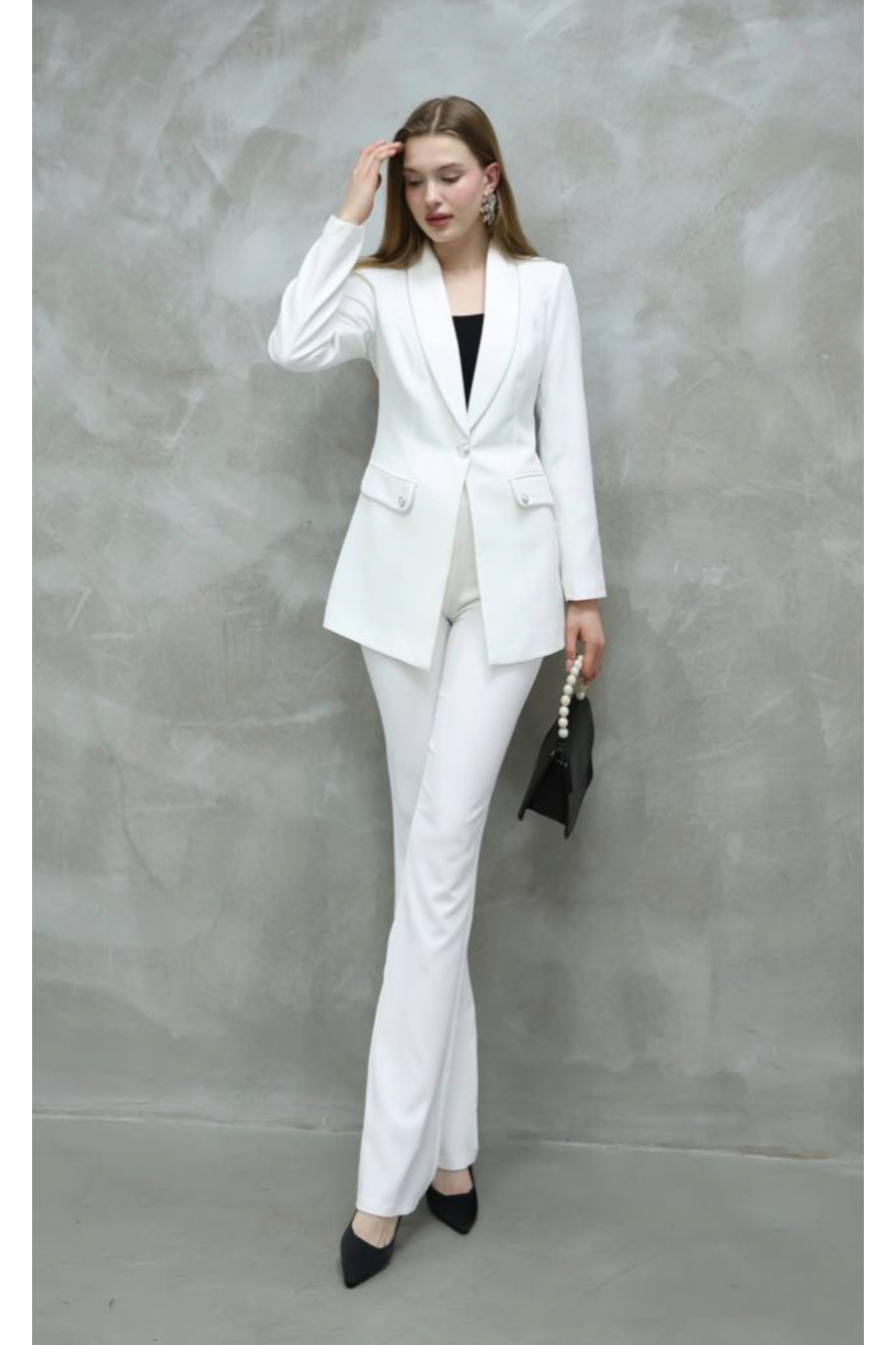 pembekurdelem Kadın Gümüş Detay Ceket Pantolon Takım Beyaz