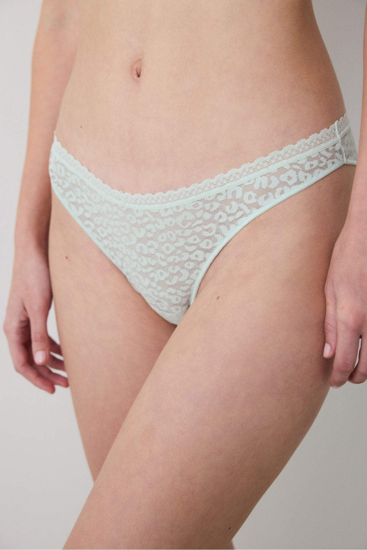 Penti-Easy Lace V alakú menta zöld brazil bugyi 1