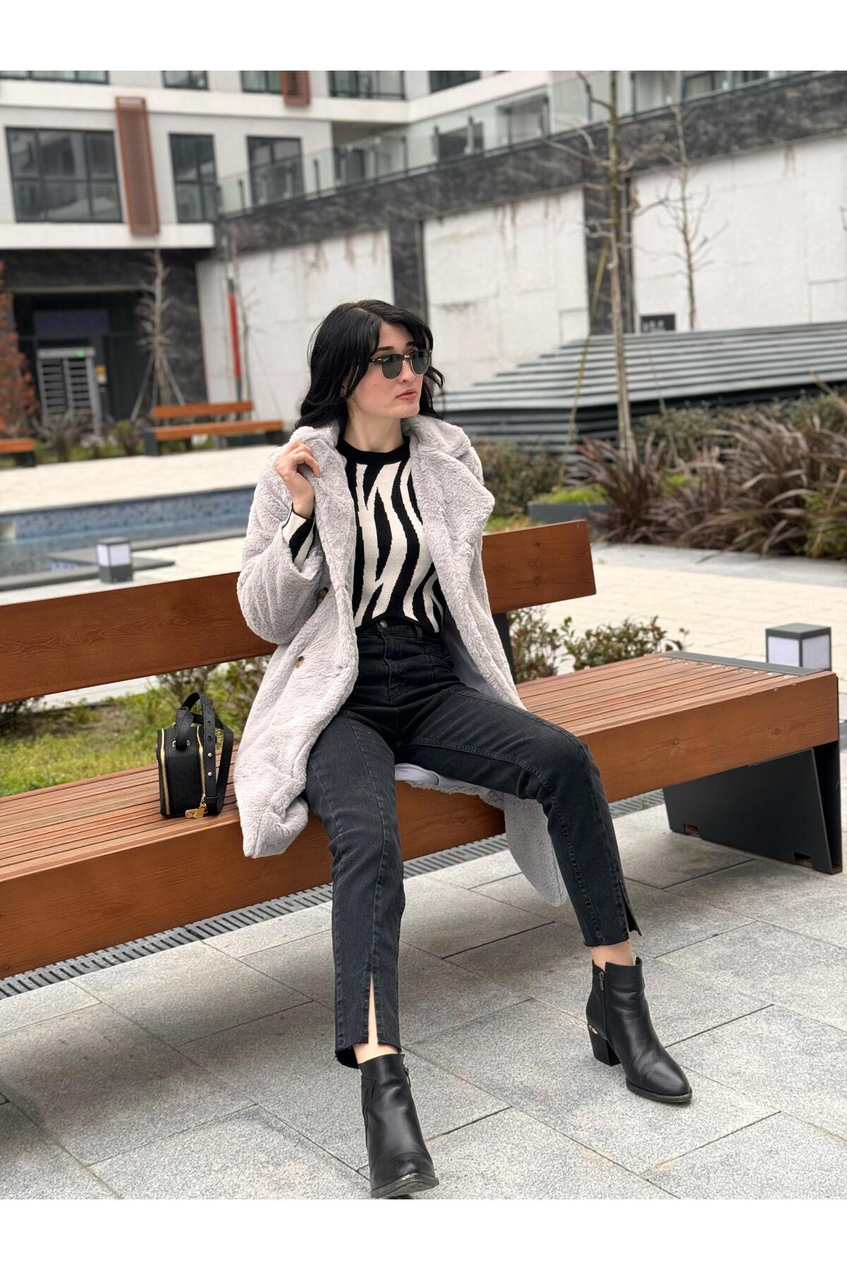 FEMİAS  Gri Düğmeli Uzun Oversize Peluş Manto - Görsel 2