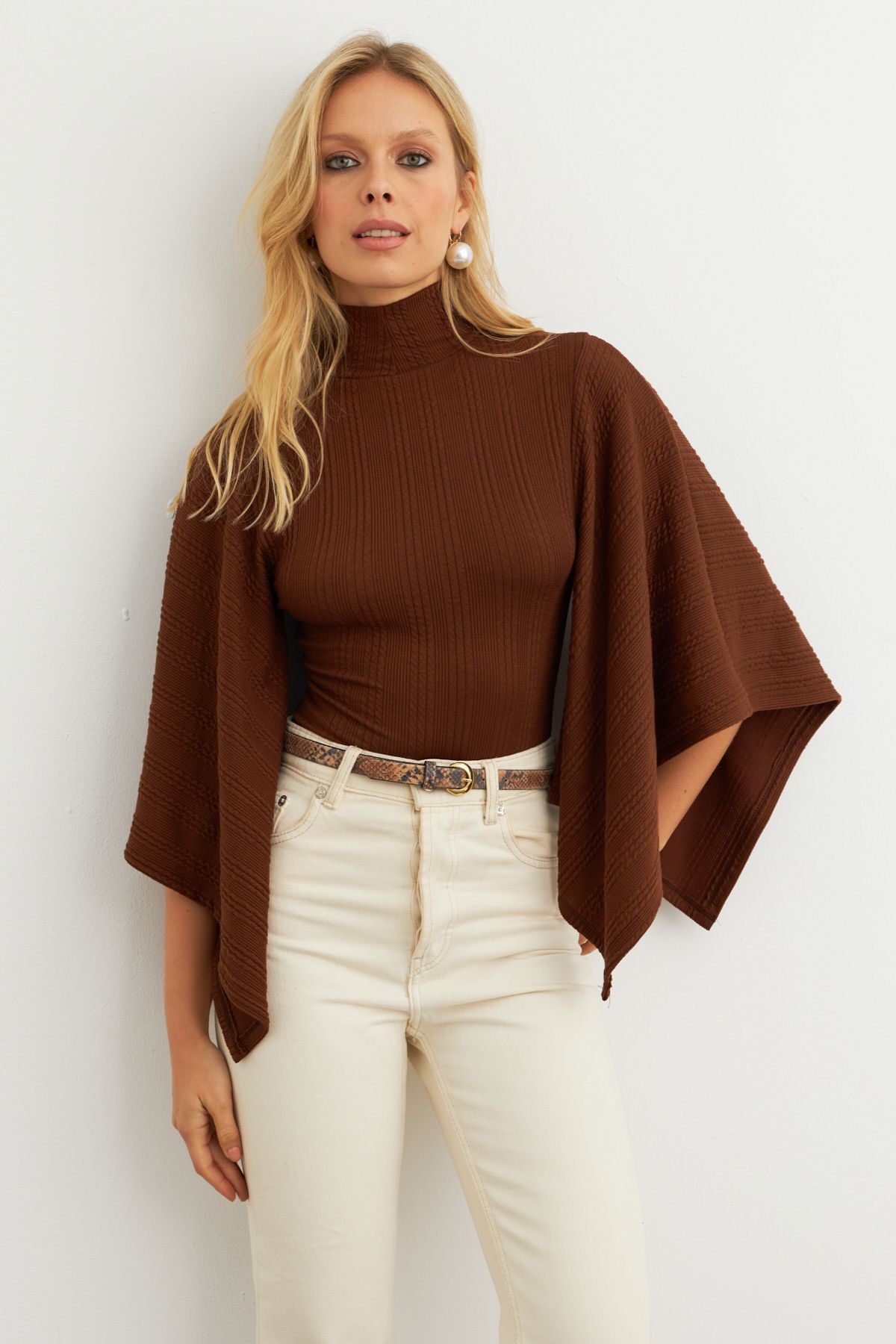 Cool & Modest-MTF32-Modell, braune Fischerbluse mit Fledermausärmeln für Damen 2
