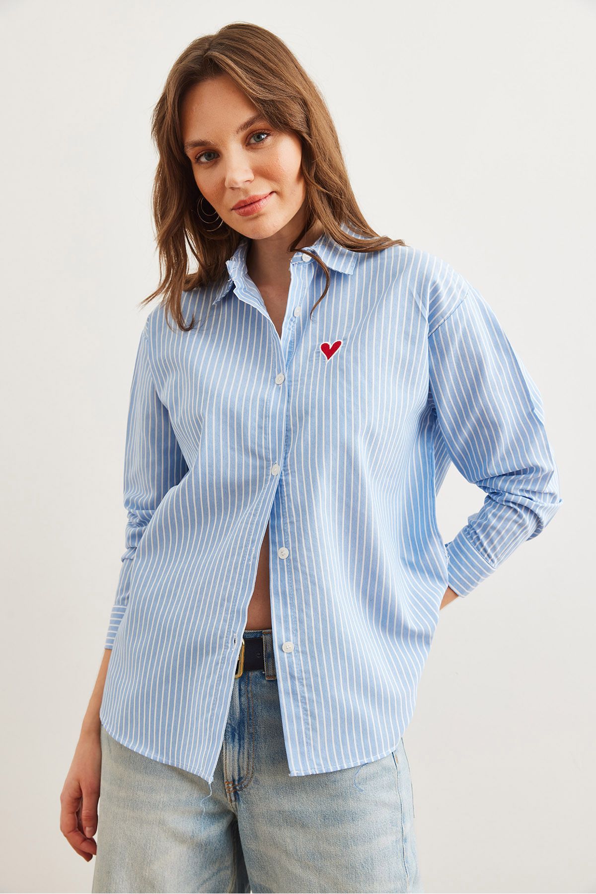 Olalook-Γυναικείο πουκάμισο Boyfriend με κέντημα Baby Blue Heart GML- 19001267 3