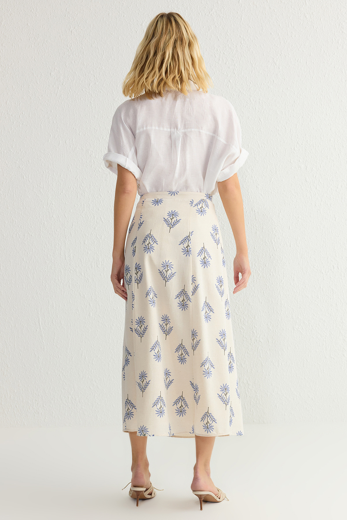 Trendyolmilla  Mavi Çiçek Desenli A-Line Midi Boy Dokuma Keten Karışımlı Etek TWOSS24ET00105 - Görsel 5