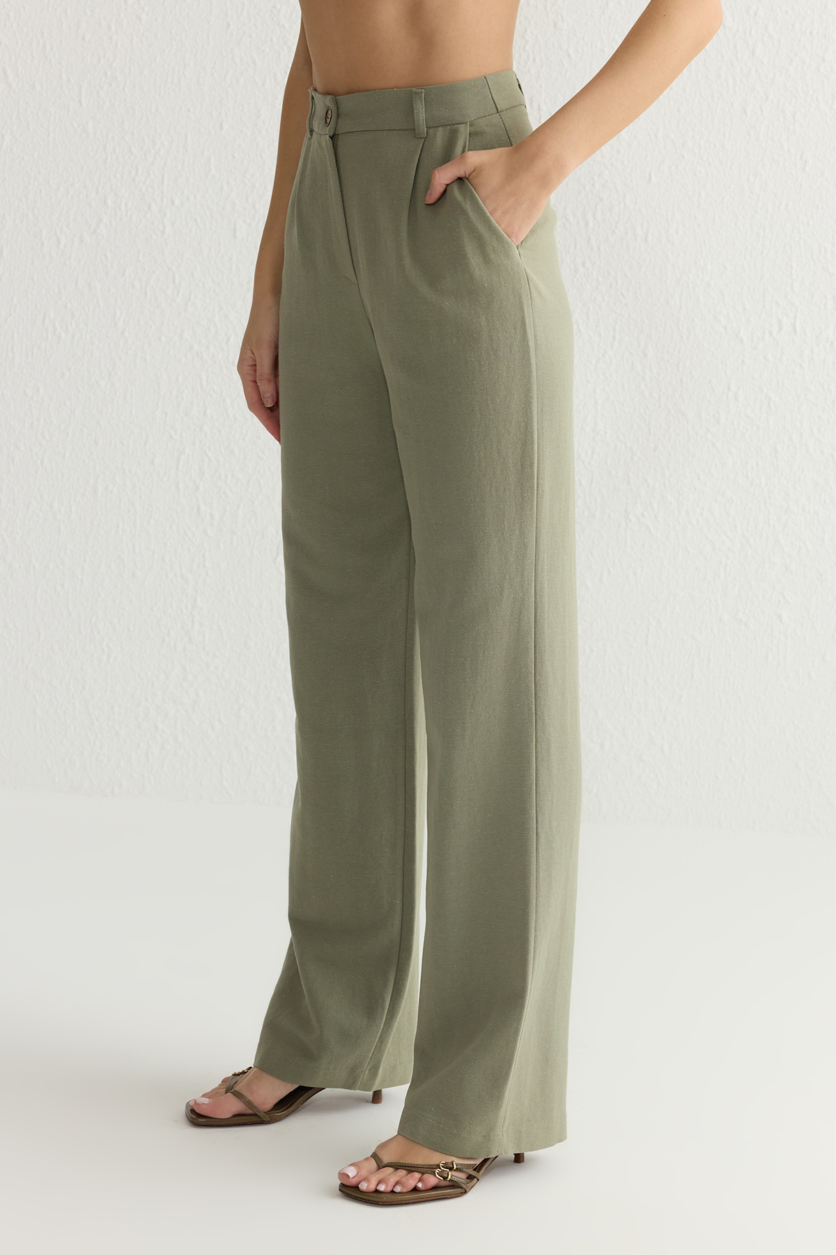 Trendyolmilla  Haki Keten Görünümlü Wide Leg/Geniş Paça Dokuma Pantolon TWOSS25PL00018 - Görsel 4