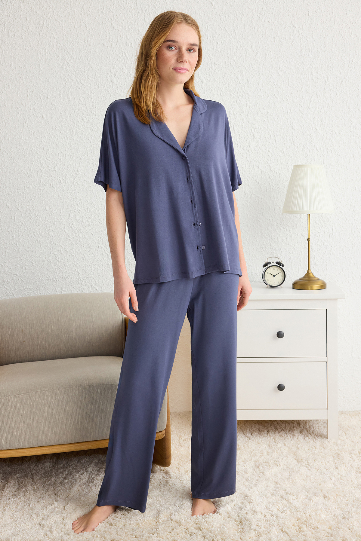 Trendyolmilla  Lacivert Rahat Kalıp Viskon Örme Pijama Takımı THMSS25PT00165 - Görsel 4