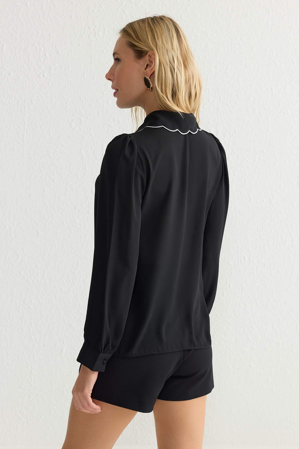 Trendyolmilla  Siyah Mint Nakış Detaylı Dokuma Gömlek TWOAW21GO0302 - Görsel 5