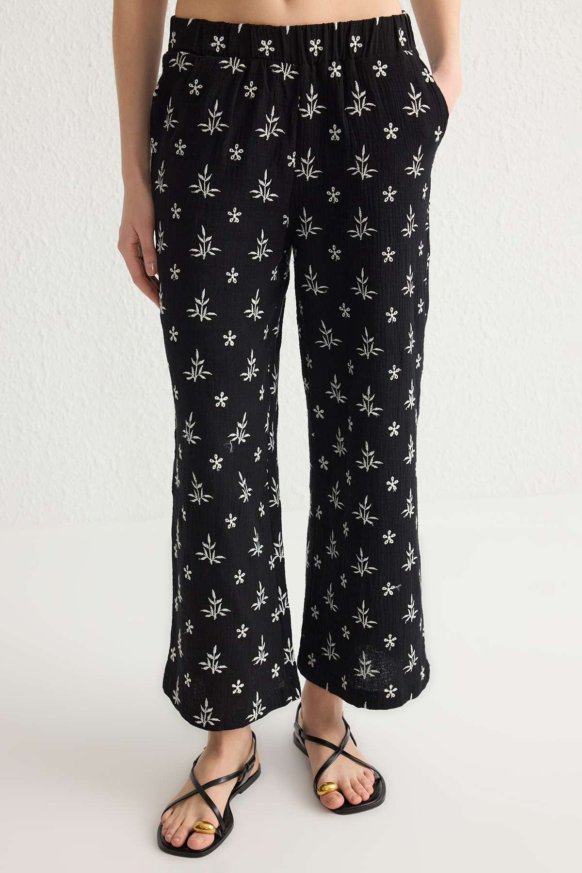 Trendyolmilla  Siyah Brode/Fisto Detaylı Dokuma Alt-Üst Takım TWOSS25AU00019 - Görsel 6