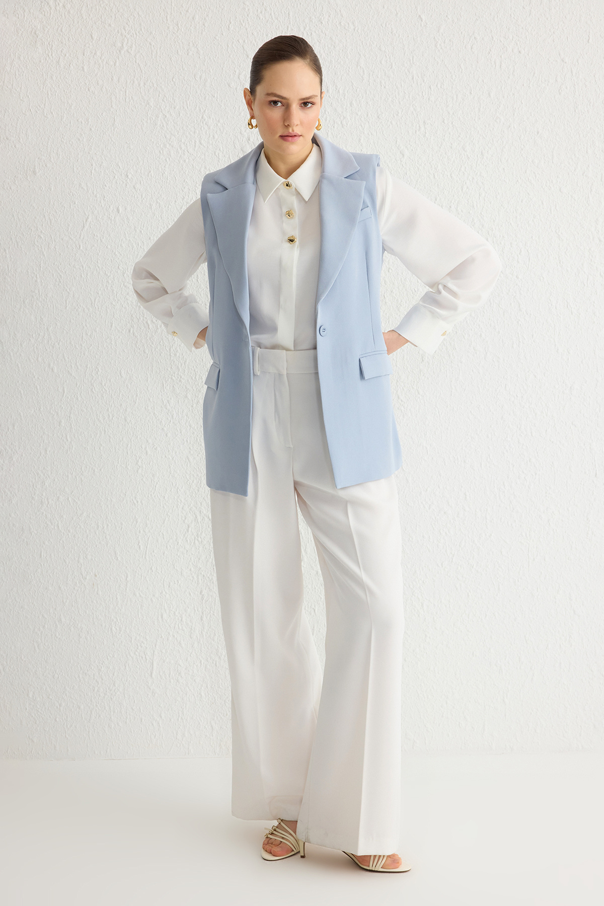 Trendyol Modest-سترة منسوجة بتفاصيل جيب بزر واحد باللون الأزرق الفاتح TCTAW24YL00017 2