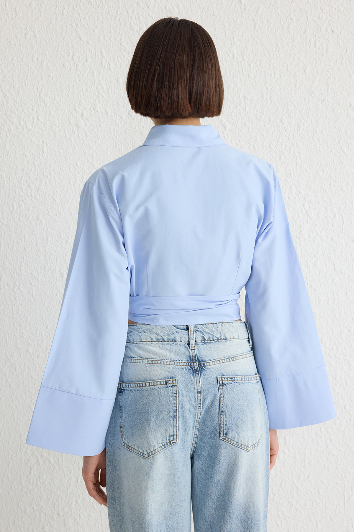 Trendyolmilla  Açık Mavi Bağlama Detaylı Regular Normal Kalıp Dokuma Gömlek TWOAW25GO00067 - Görsel 5