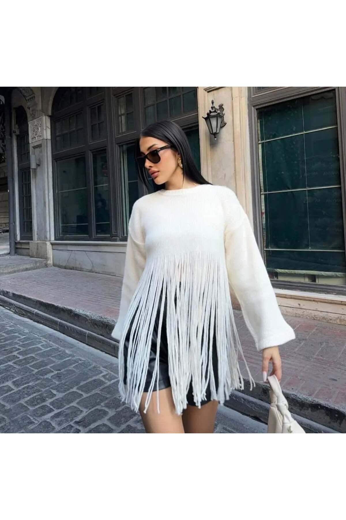 Cistern İstanbul-Women's White Crew Neck Tassel Detailed Knitwear Sweater 1