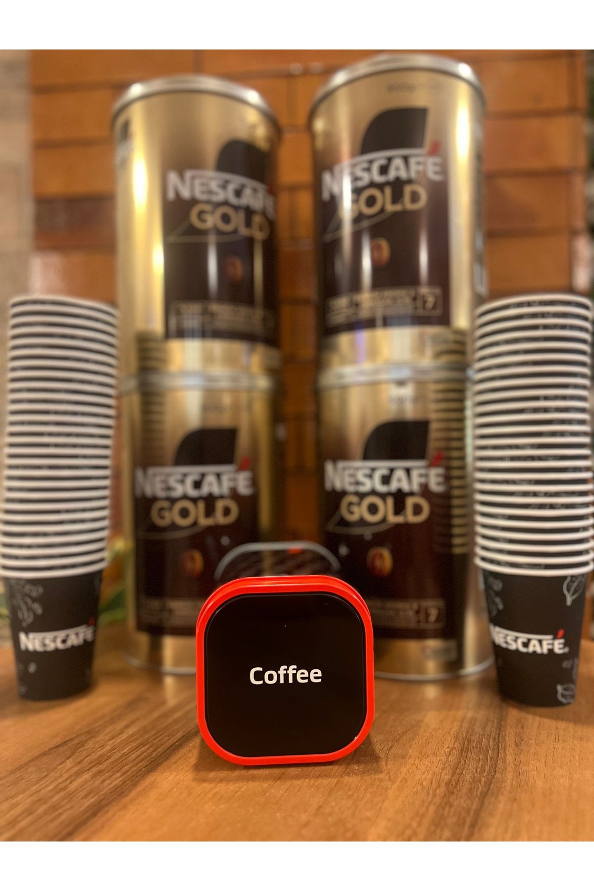 Nescafe Gold 900gr x 4 Adet. 50 Bardak ve 1 Tin box.