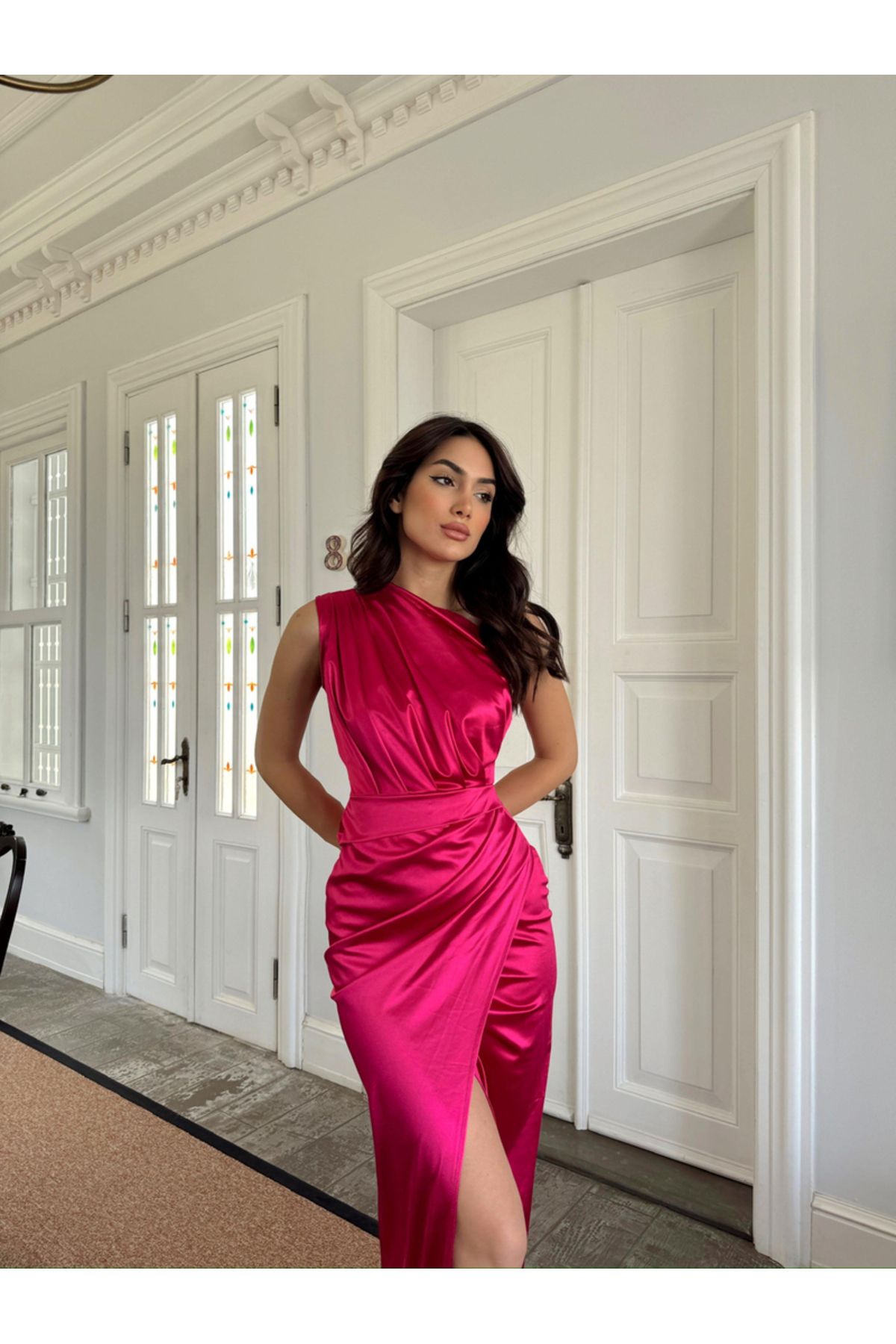 Mekafashion-Rochie de seară din satin fucsia Fiona - o mânecă și drapată 582856 3