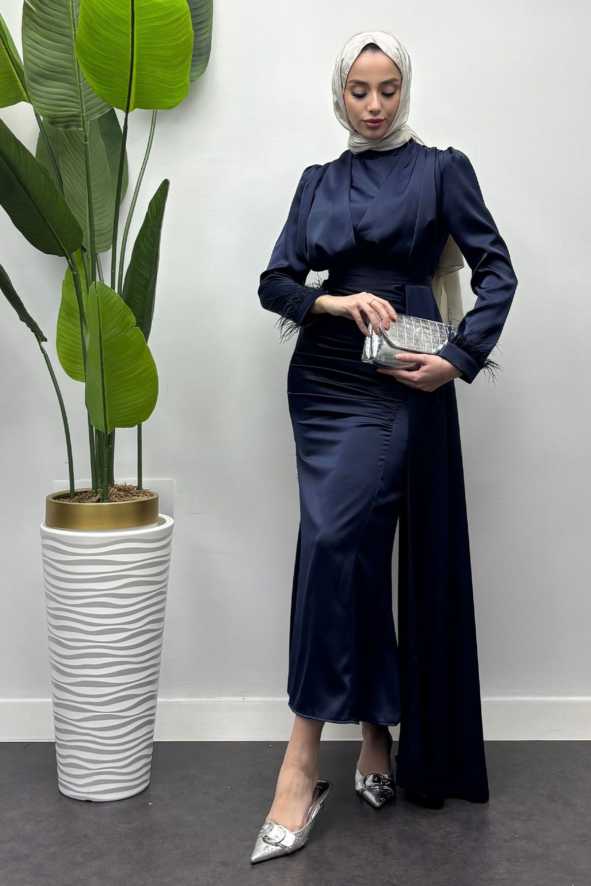 Tesettür Diyarı-Satin Evening Dress with Sleeves Feather Train 2