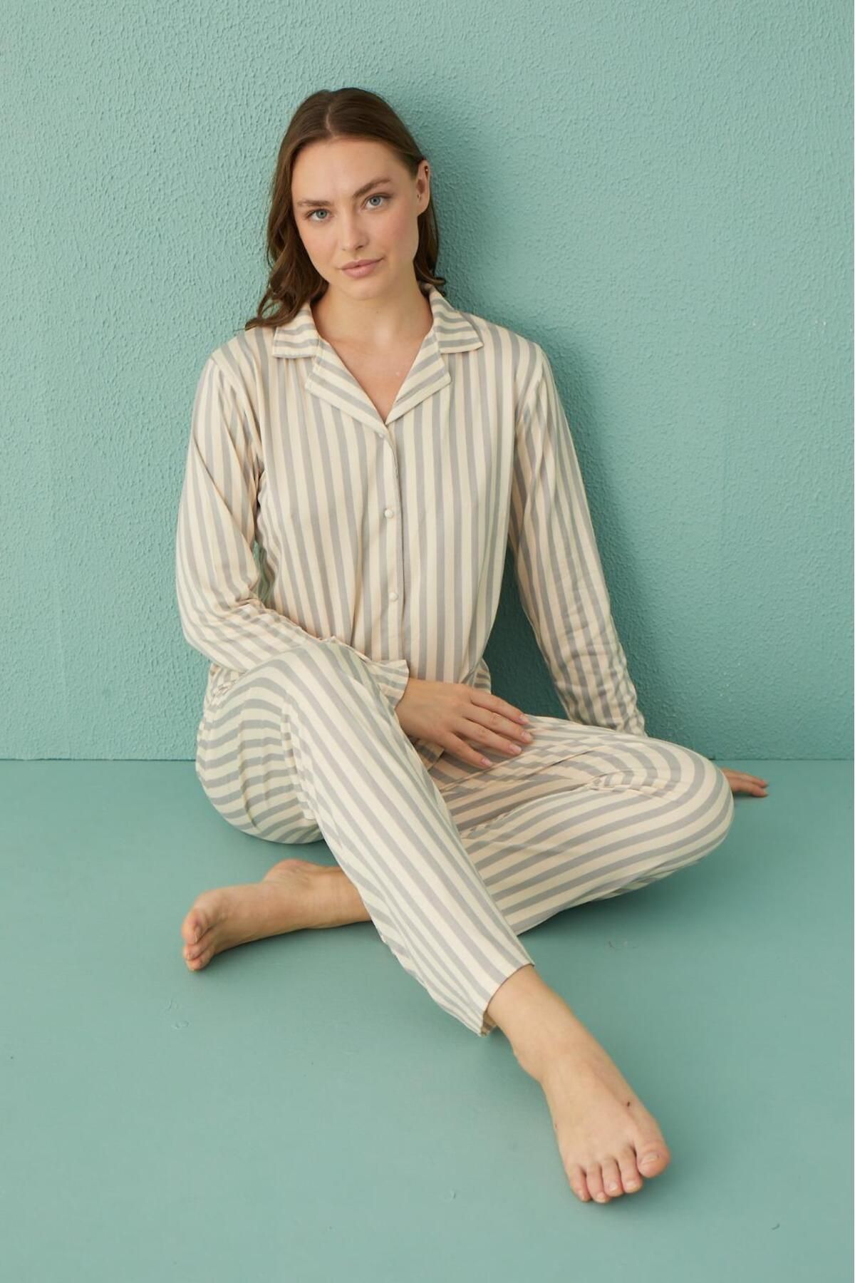 Pemilo-50701-091 Model Gray Suede Women's Pajamas Set - Front Button 3