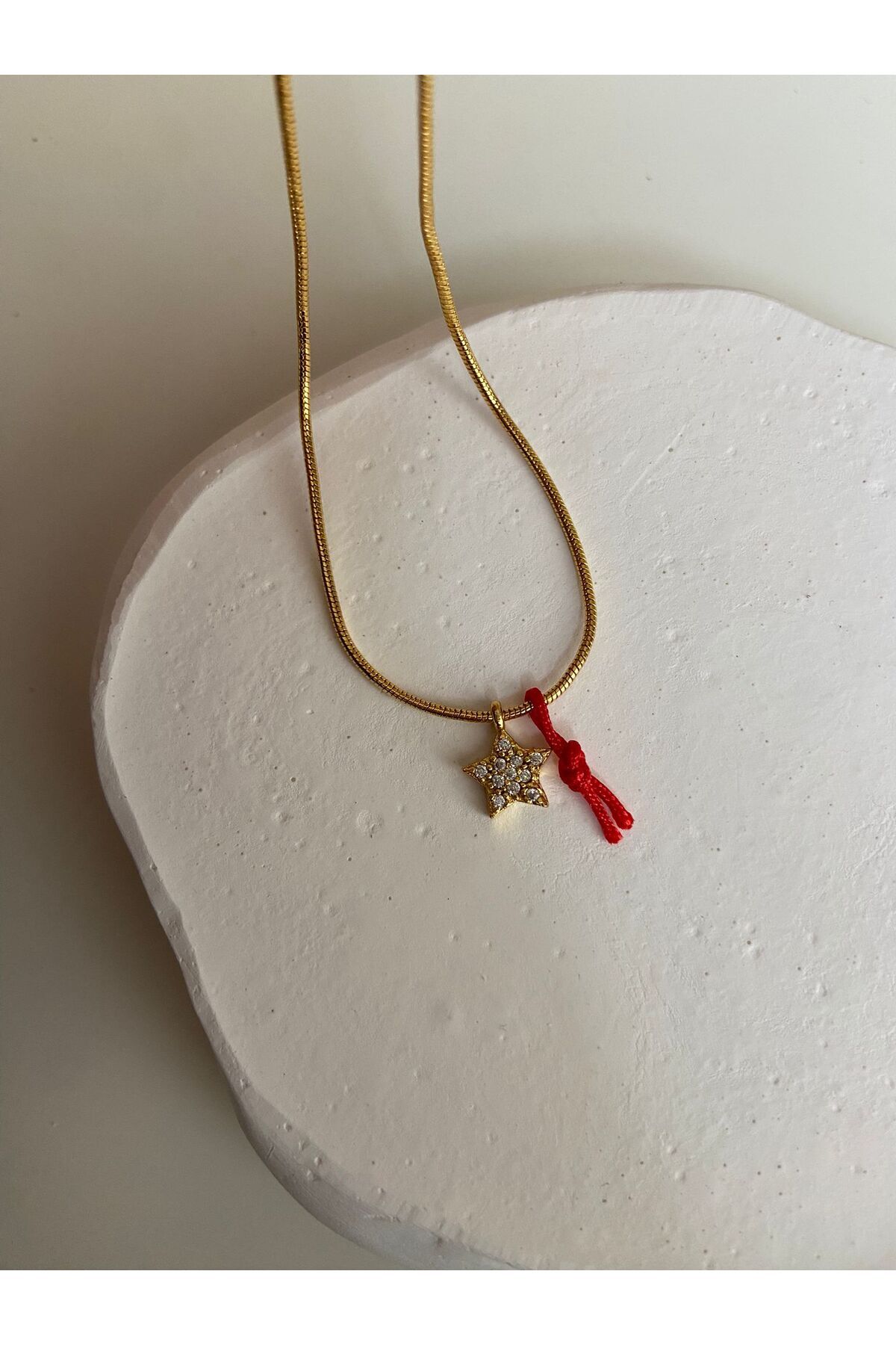 Taşlı Yıldız ve Kurdele Charm Altın Kaplama Yuvarlak Kadın Kolye (45 cm) – Sevgililer Günü Özel - Detay Görseli 1