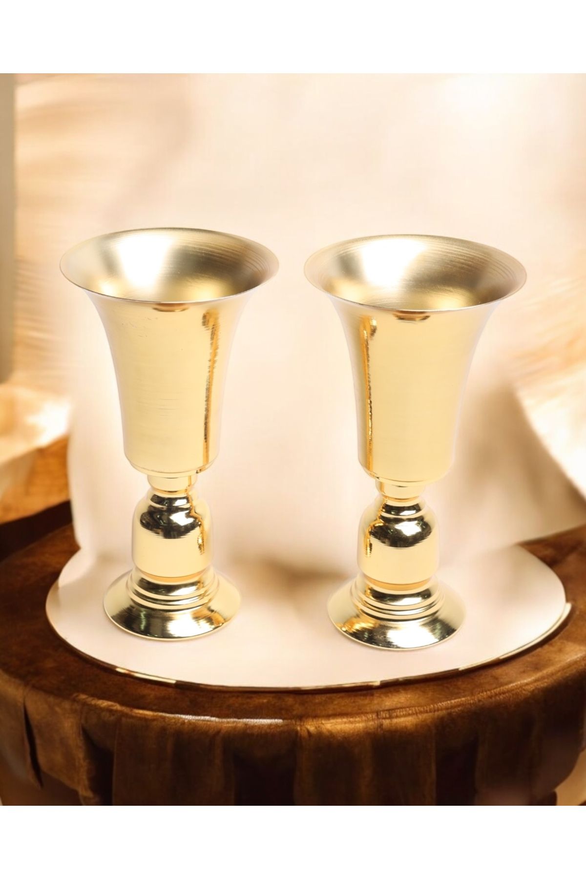 DEKORANLA Şık Metal Vazo, Gold Renkli, Modern Dekorasyon İçin Şık Tasarım