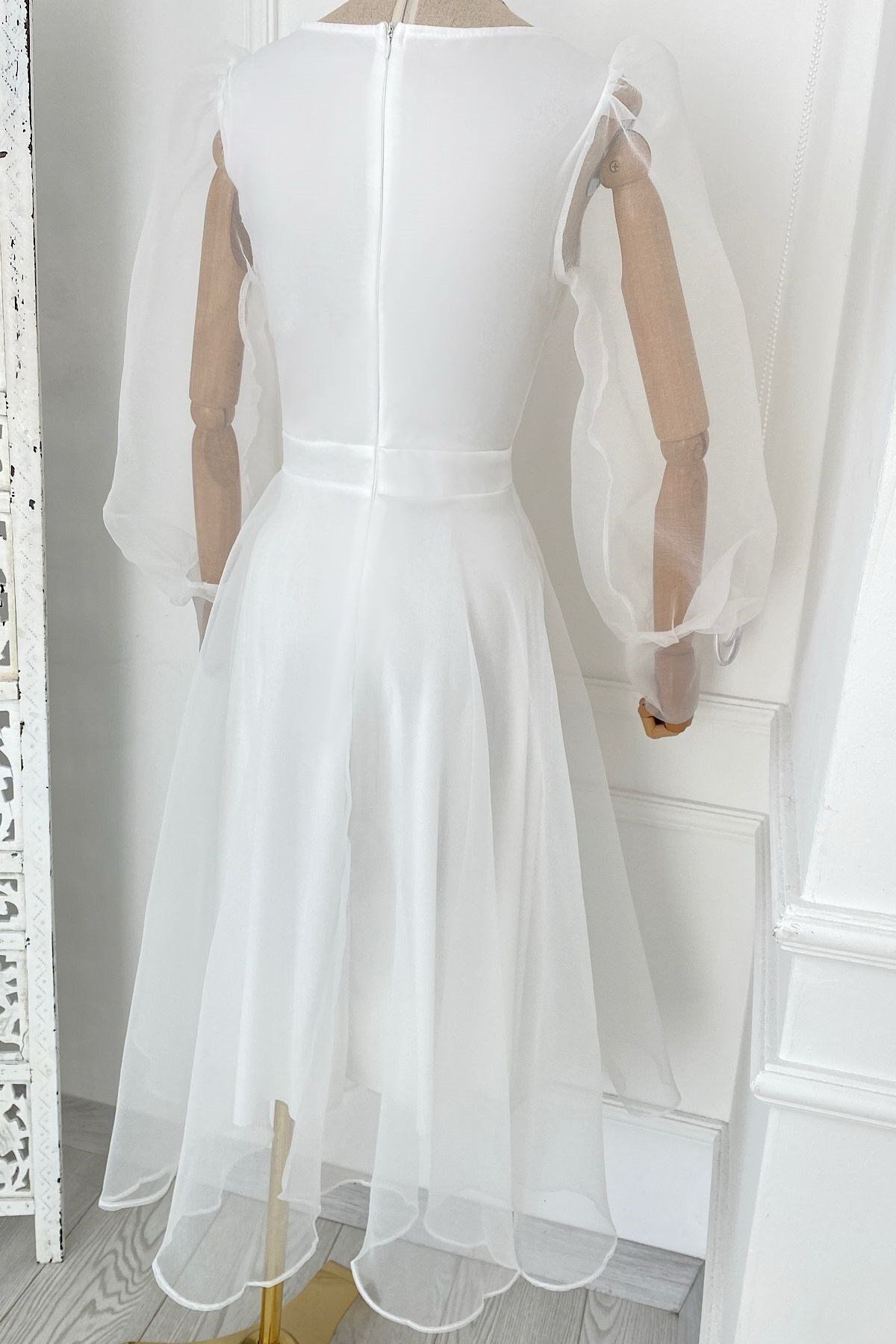 gesmoda-G0022 Model Rochie de designer din tul alb 4