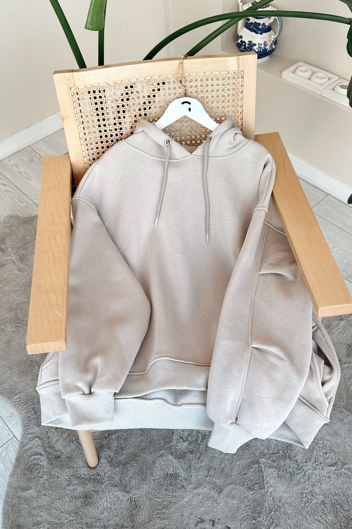 Gizce-Anfisa Beige Sweat 1