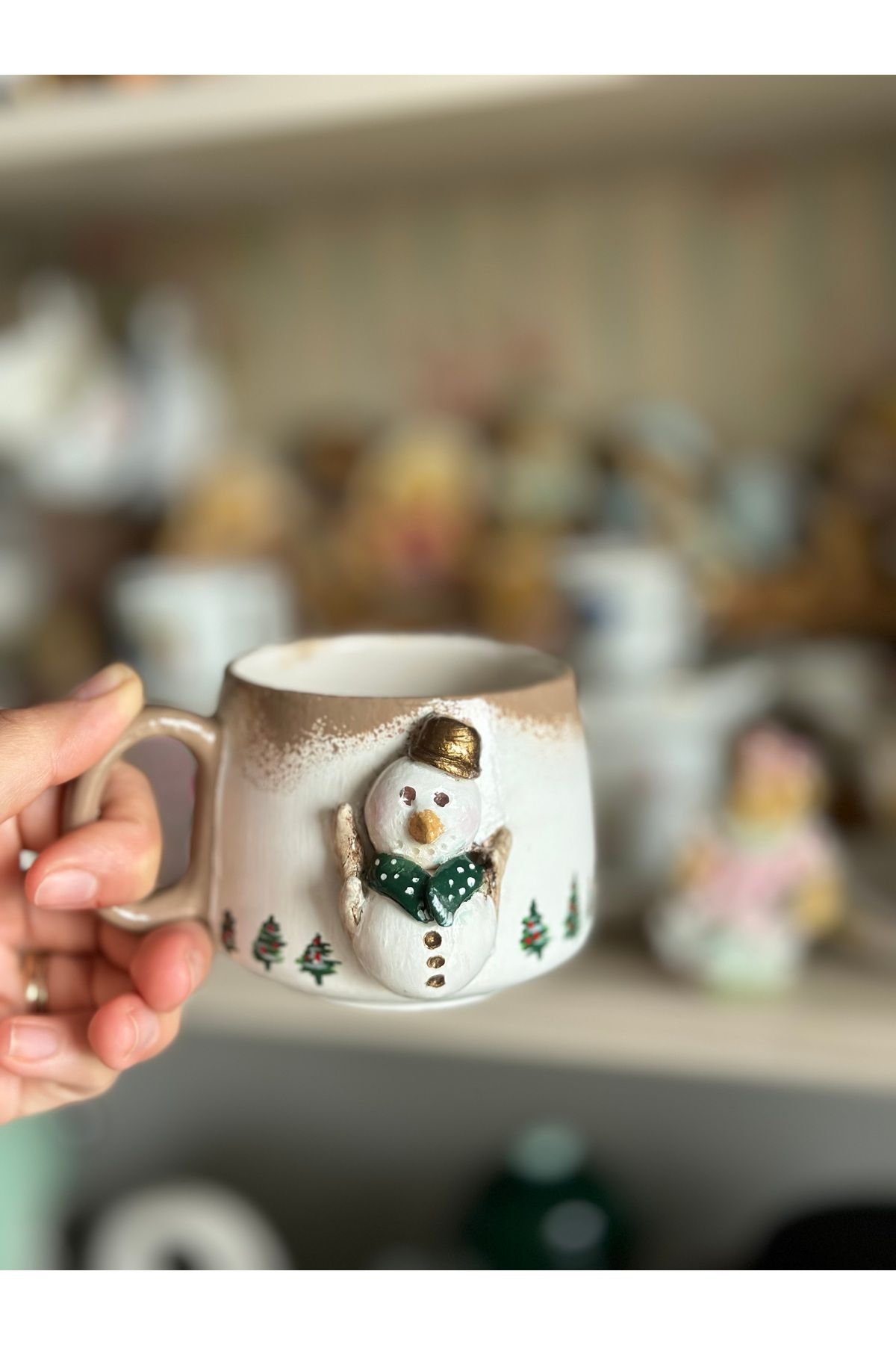 Handmadesign Seramik El Yapımı El Boyaması Boyutlu Fincan Kupa Beyaz Kardanadam Kardan adamlı Snowman Çam Ağaçlı