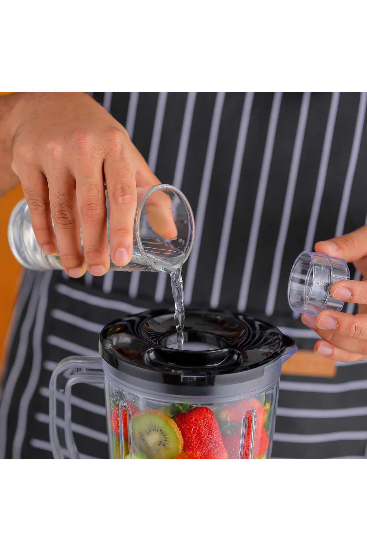 Geepas-4-IN-1 Stainless Steel Blender and Juice Extractor, Powerful Motor with 2 Speed Setting and Pulse 4