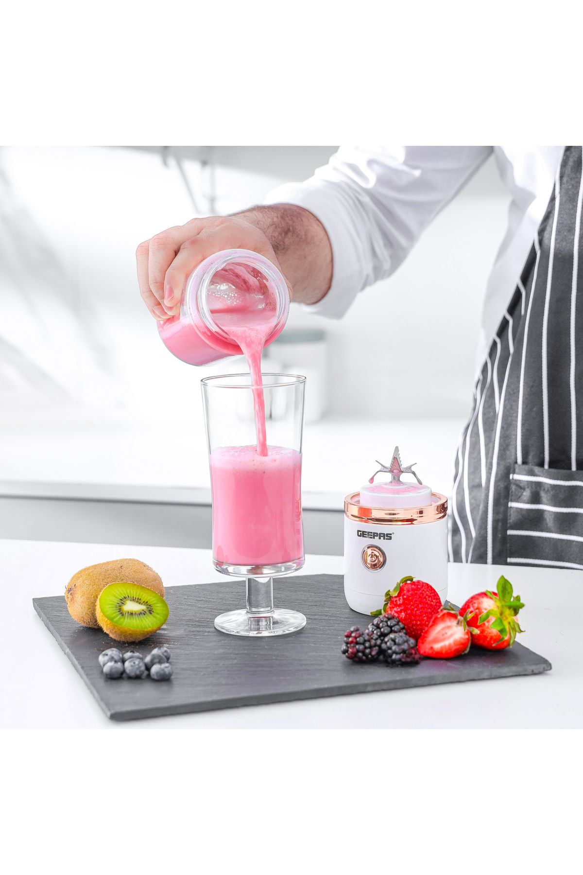 Geepas-Rechargeable Portable Blender, 420 ml Capacity, Juicing Machine With Single Click Operation 3