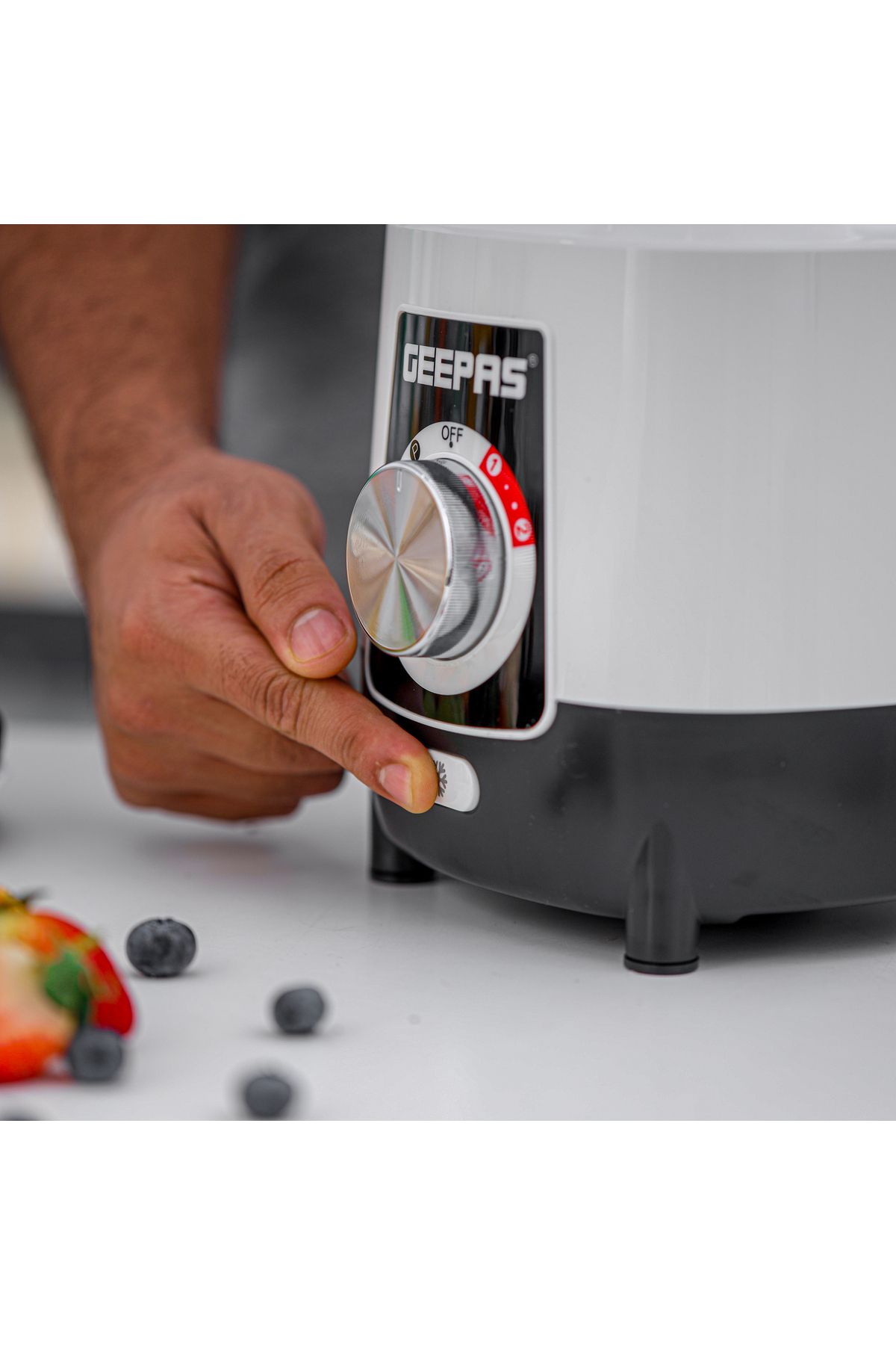 Geepas-2-in-1 Blender- 600 W, Powerful Motor with 2 Speed Setting and Pulse / White and Black 5