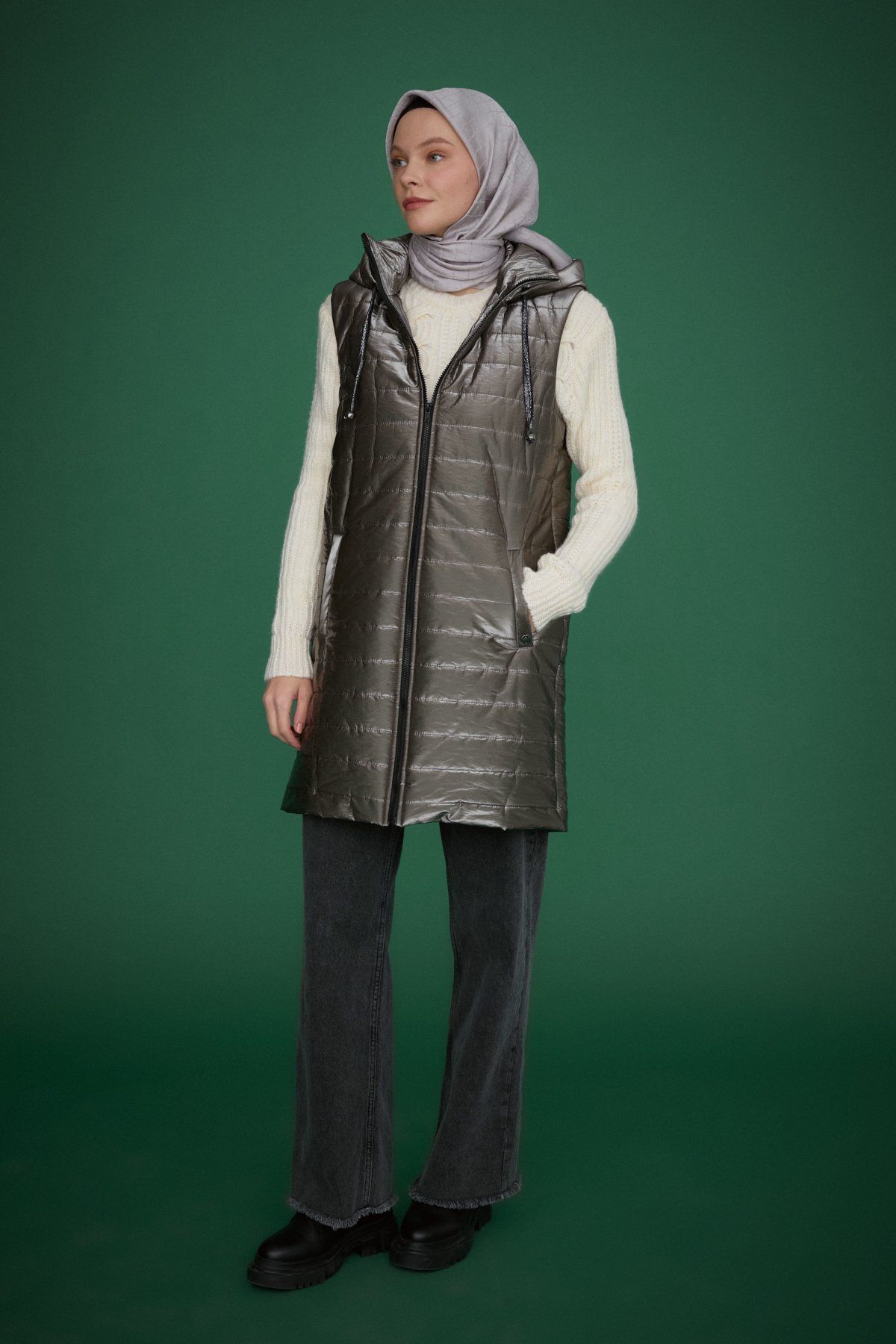 Nihan-Shiny Quilted Vest - Gray 4