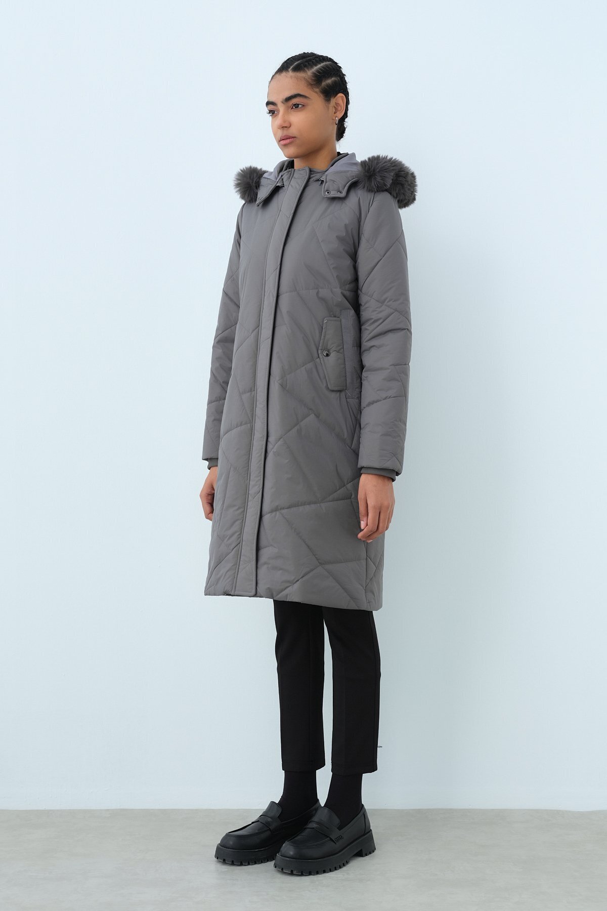 Nihan Kürklü Kapşonlu Spor Kapitone Kaban Füme