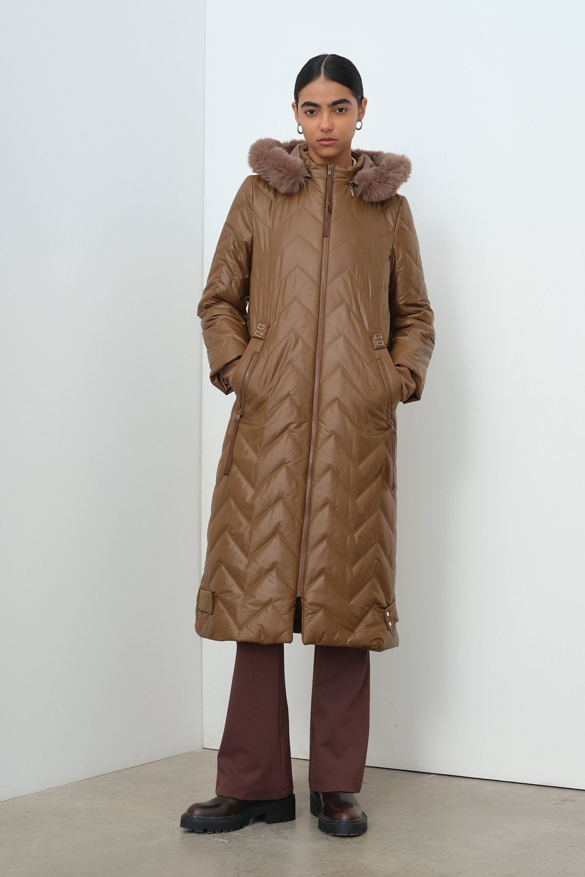 Nihan-Camel Coat - Portable and Furry Metal Detail 5