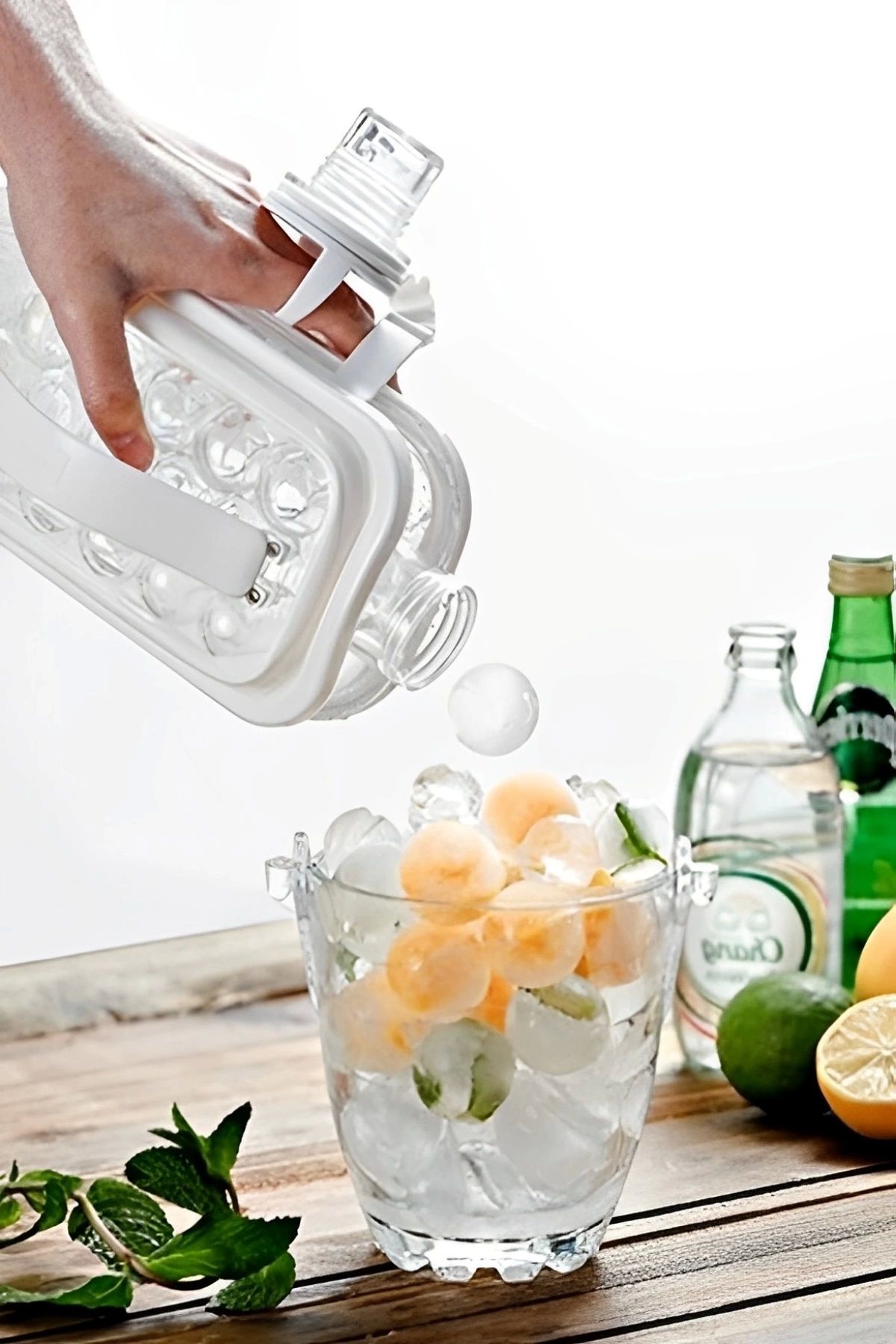 Tilbe Home-Folding Ice Cube Mold and Beverage Bottle Practical Portable Ice Cube Mold Maker Water Bottle Ice Box 3