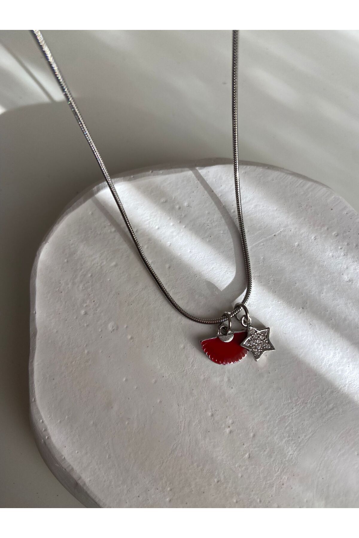 Kırmızı Yelpaze ve Taşlı Yıldız Charm Gümüş Çelik Kolye