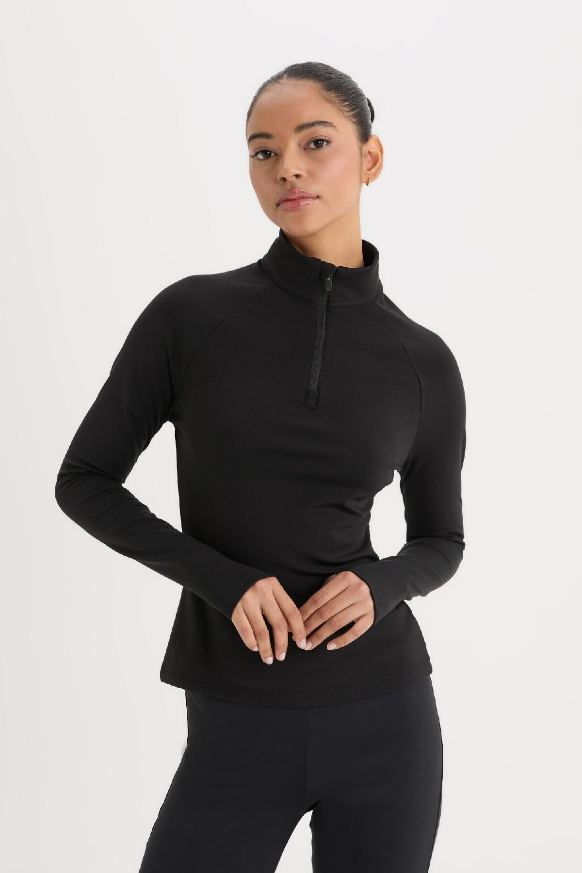 DeFacto Fit Standart Fit Basic Düz Dik Yaka Sporcu Uzun Kollu Siyah Tişört B0811ax25sp
