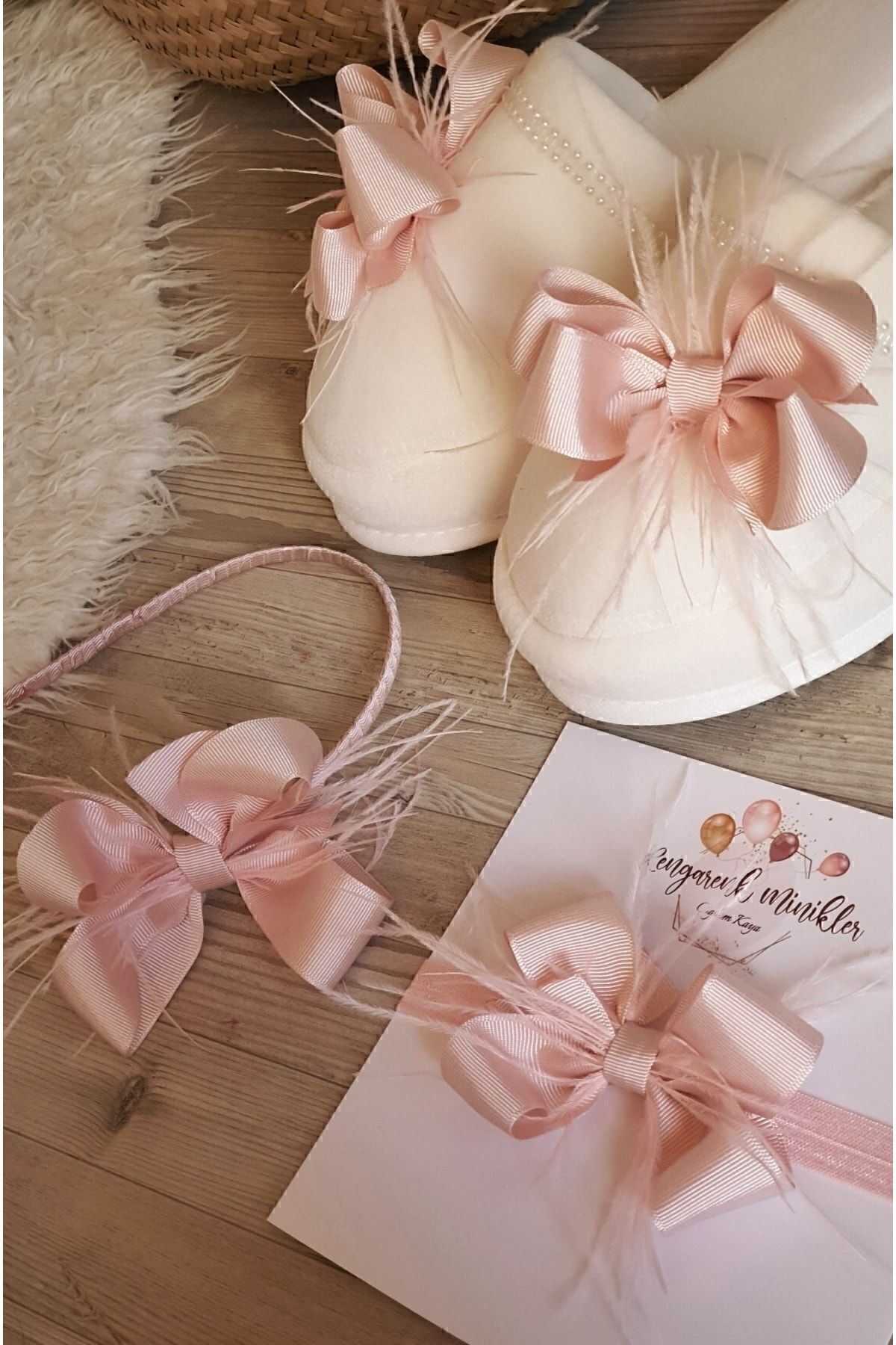 Rengarenk Minikler-Powder Pink Feathered Bow Maternity Crown Slippers And Baby Headband Maternity Set 3