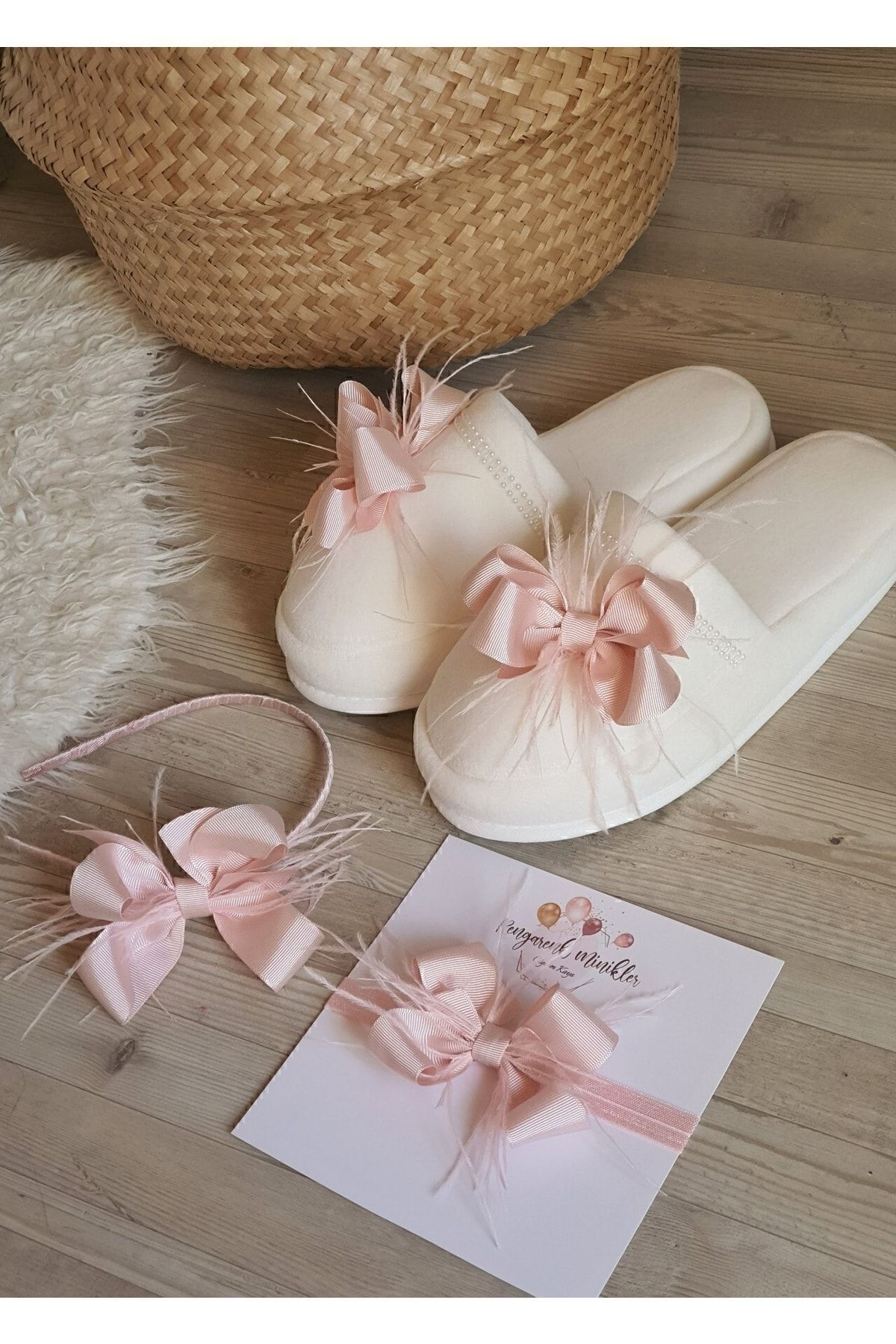 Rengarenk Minikler-Powder Pink Feathered Bow Maternity Crown Slippers And Baby Headband Maternity Set 1