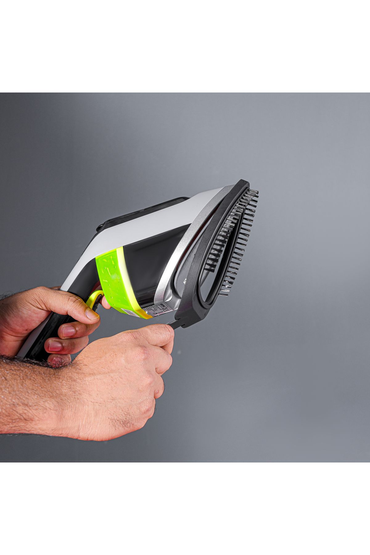 Geepas-Handheld Garment Steamer-170 ml Capacity/ Grey- Ggs25019 7