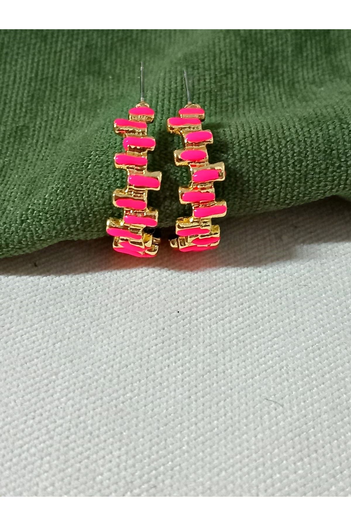 mos&more-Pink Enamel Gold Stylish Hoop Earrings 2