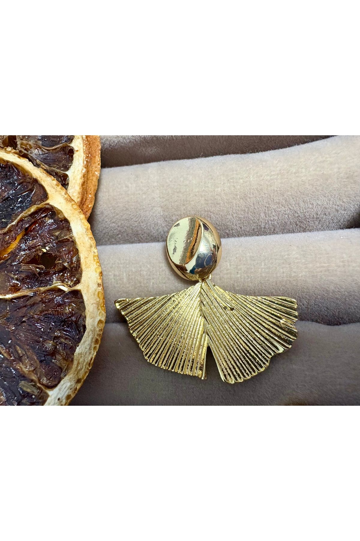 Vitastyle-Gold Color Leaf Detailed Steel Earrings 5