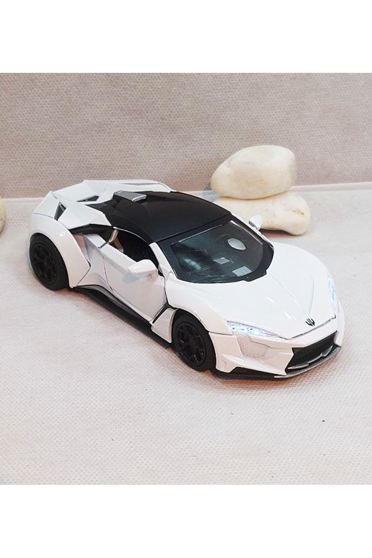 farddad Lykan Hypersport Premium | Sesli Işıklı - Kapıları Açılan - Çek Bırak | 1:24 - 16 Cm