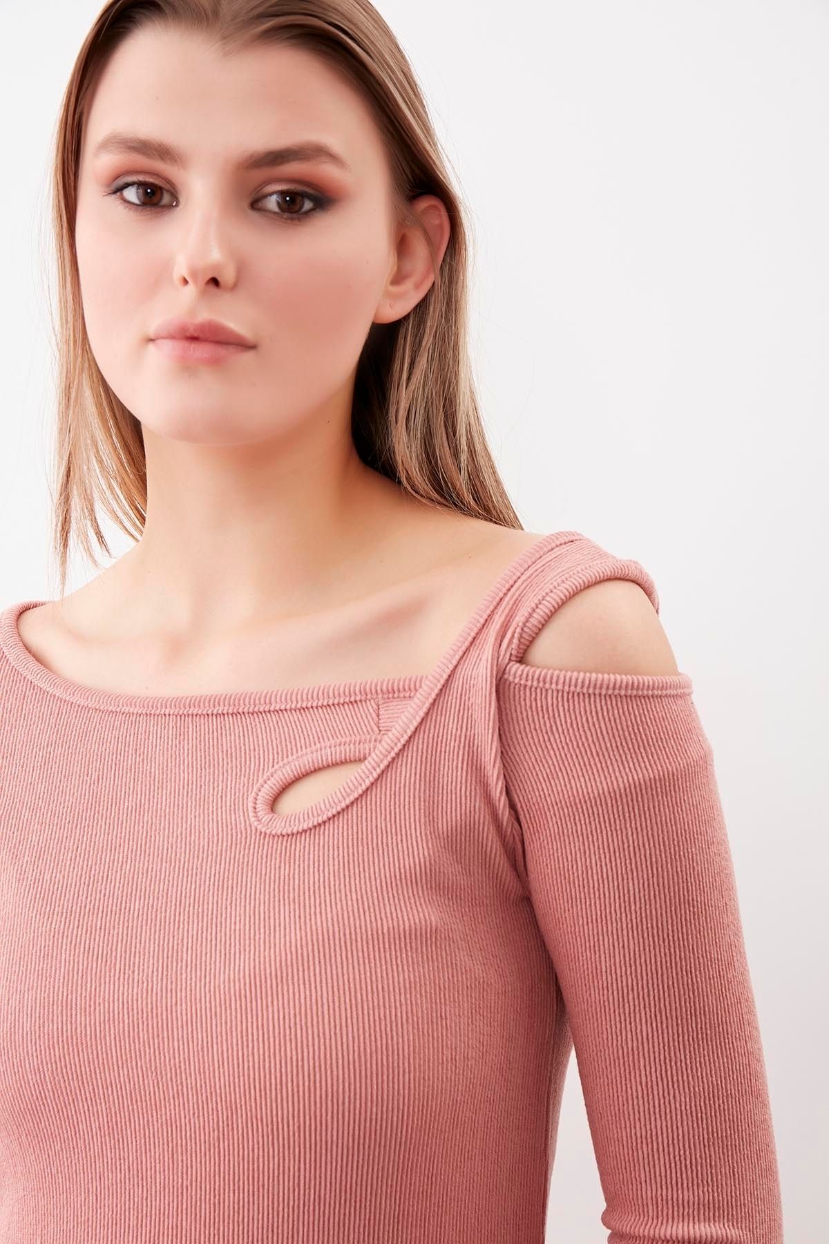 Vitrin-Shoulder Detailed Wide Collar Blouse 4