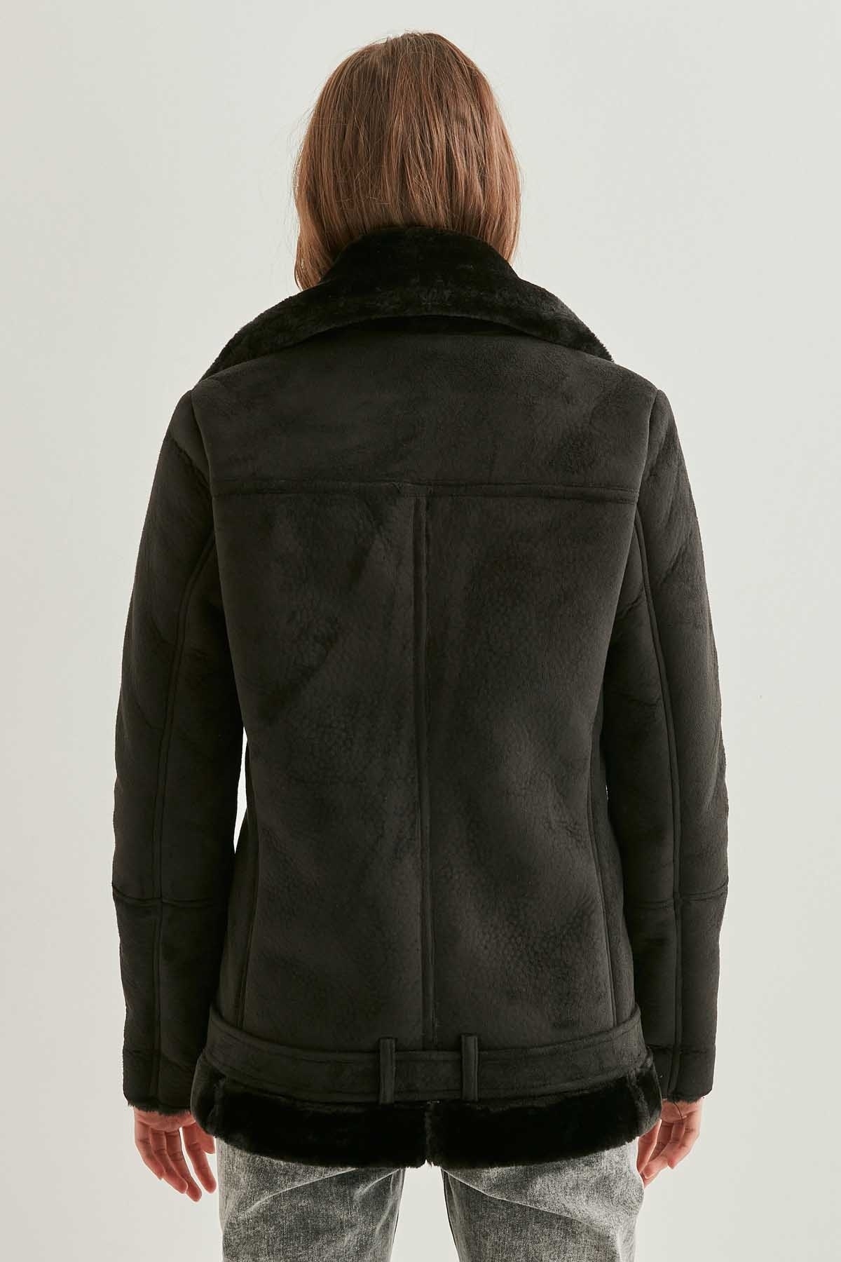 Vitrin-Lange Bikerjacke aus schwarzem Wildleder mit Kunstfelldetails 5