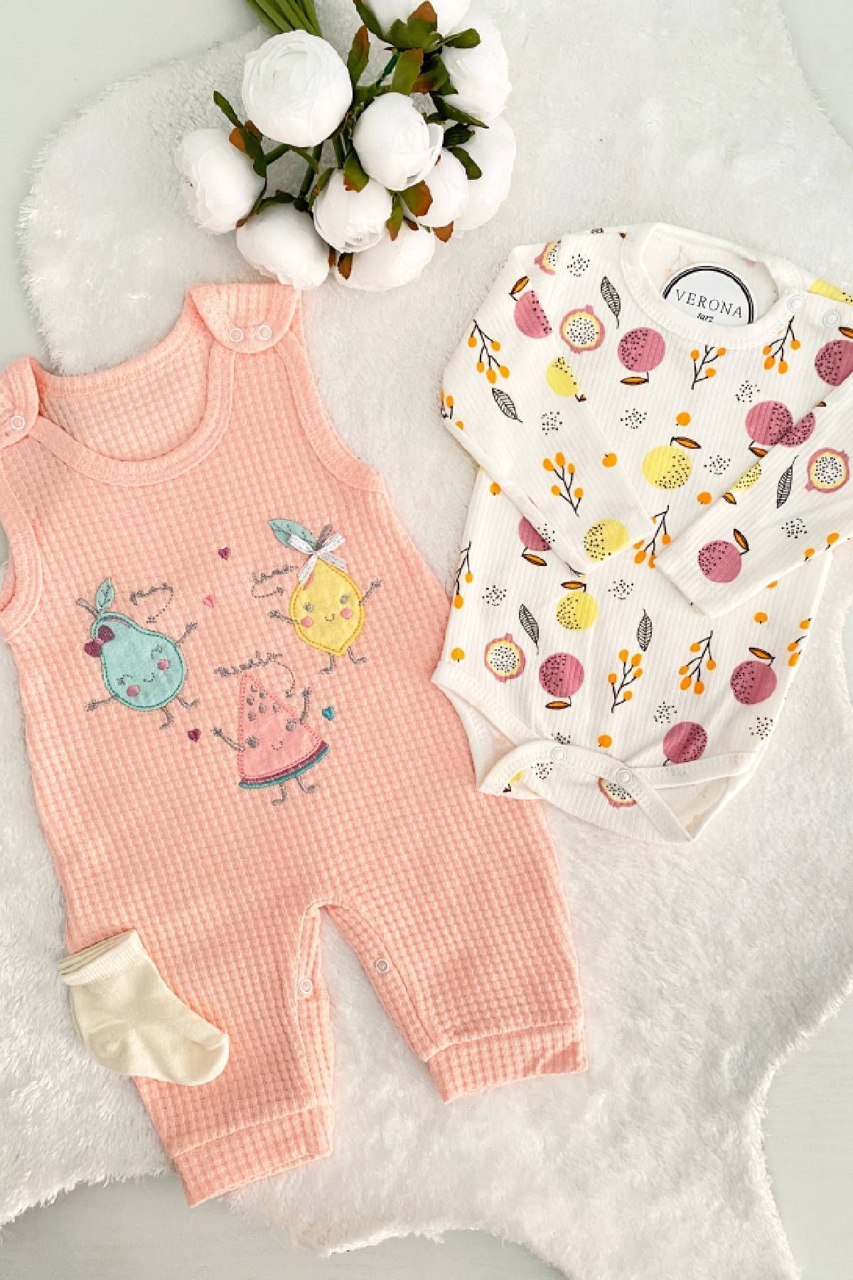 VERONA TARZ-Baby Girl Fruit Embroidered 2-Piece Salopet Set Long Sleeve Snap Fastener Newborn Outfit Socks Gift 1