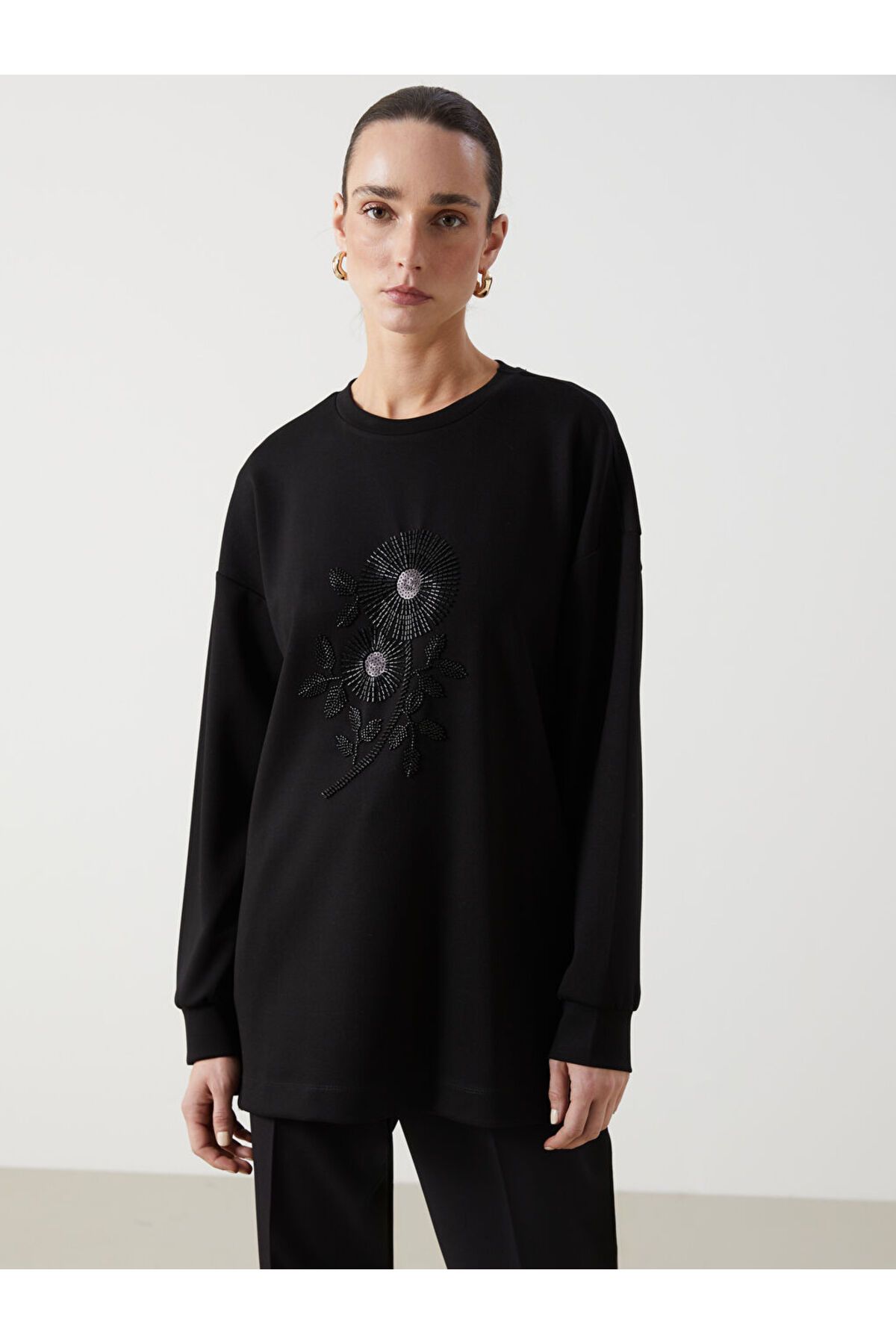 LC Waikiki Bisiklet Yaka Boncuk İşlemeli Kadın Sweatshirt Tunik