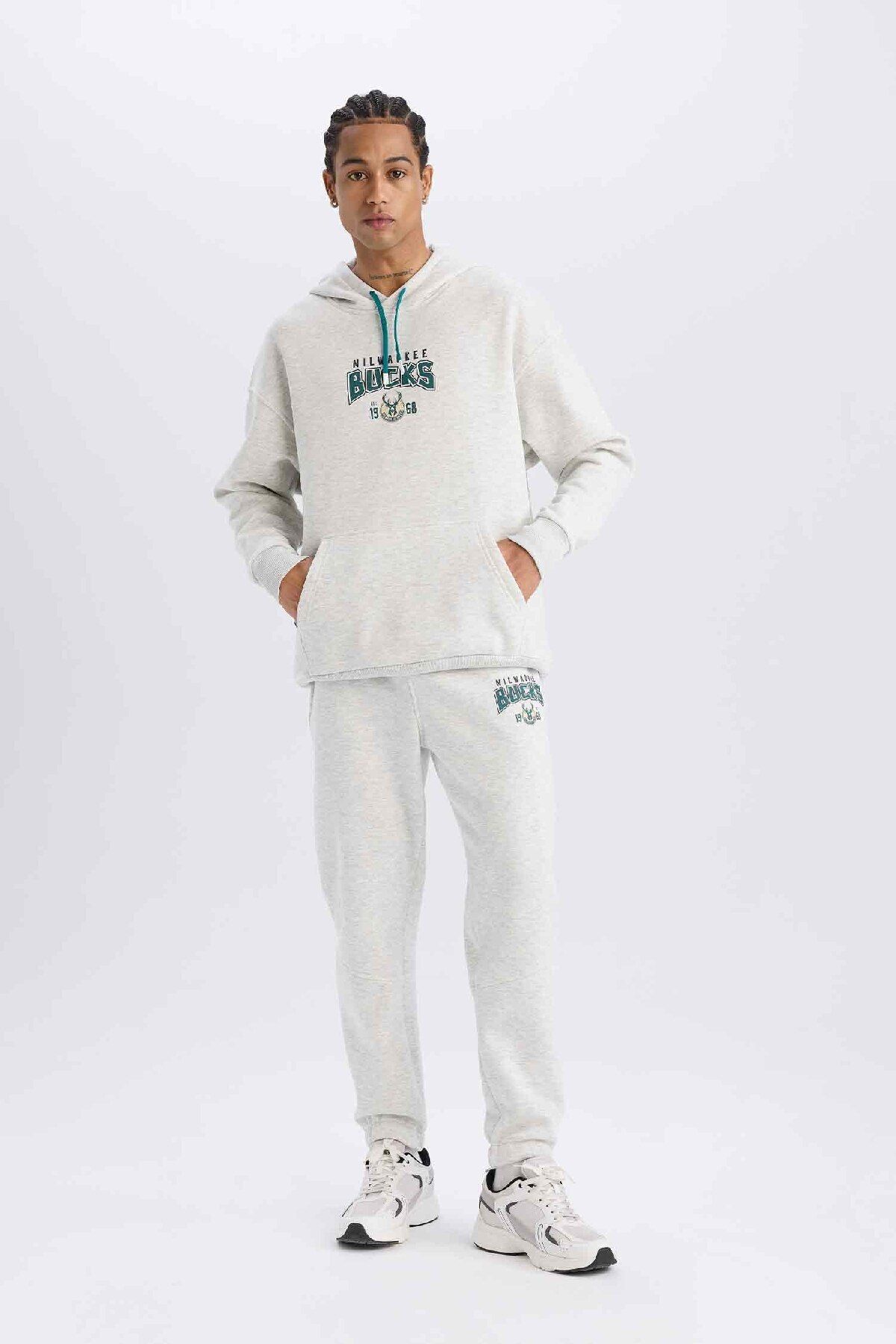 DeFacto-Defactofit - Nba Milwaukee Bucks Sportswear Hrubé tepláky Jogger s vreckami a čipkou v páse D6 3