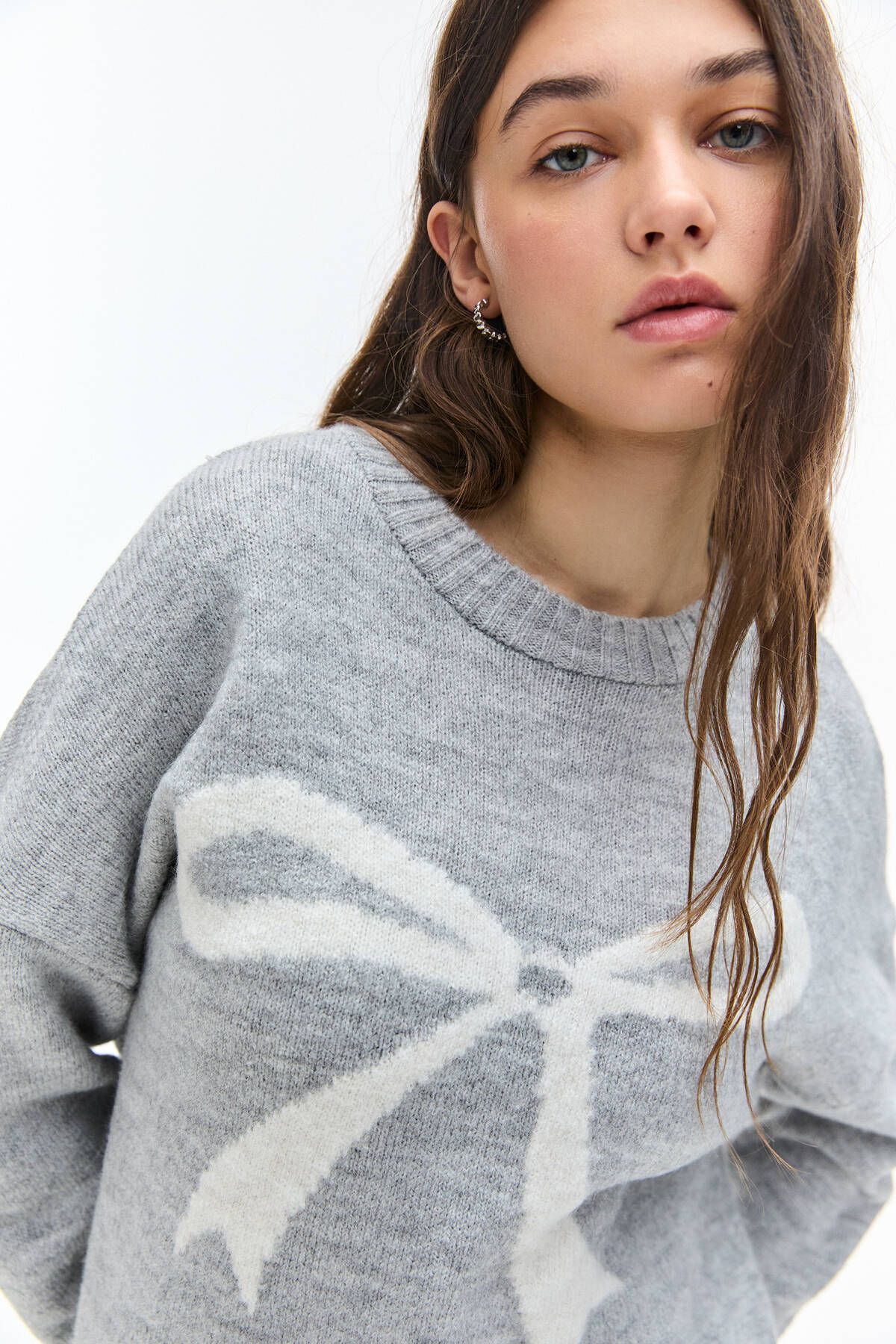 Pull & Bear-Knit jumper with bow graphic 5